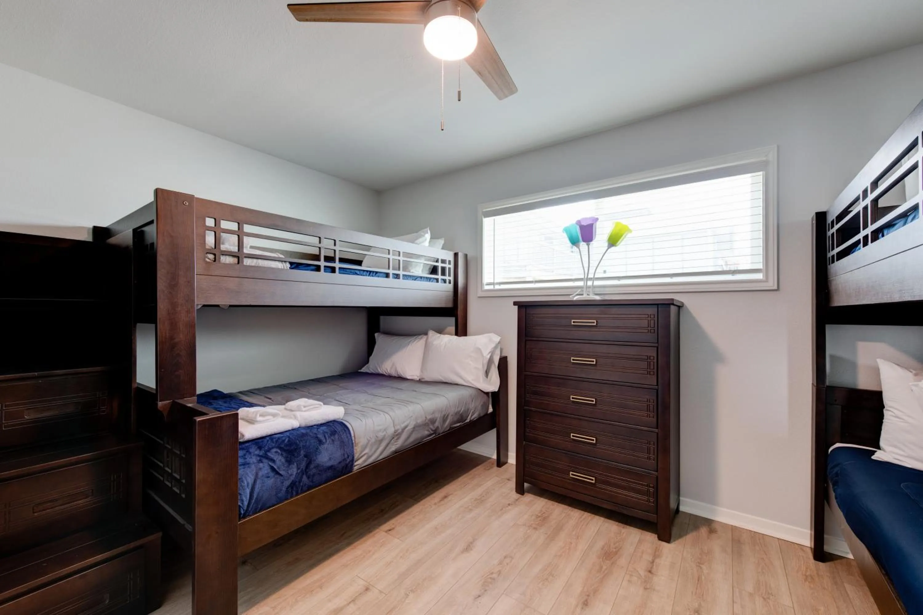 Other, Bed in Chasing Waves BH201