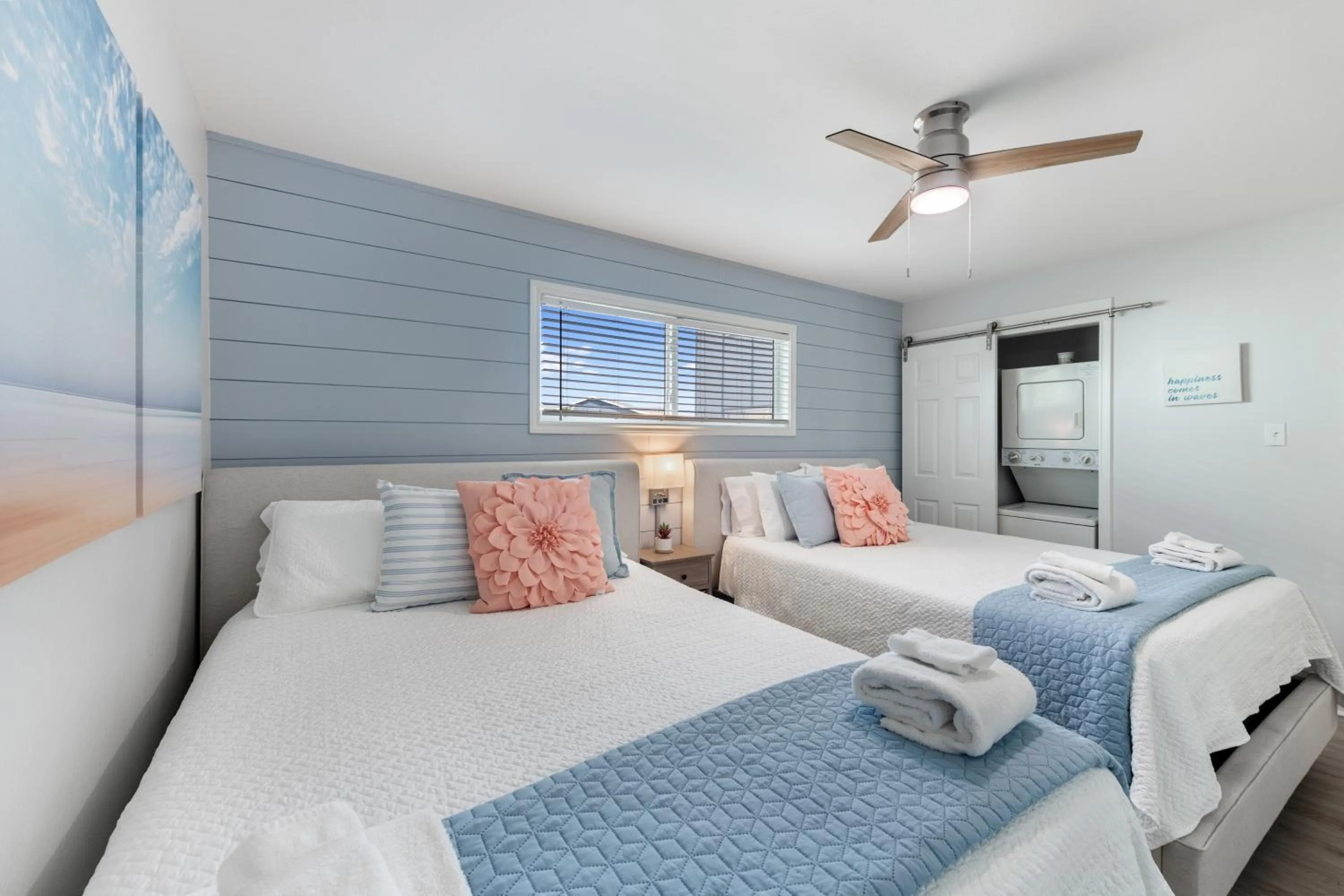 Other, Bed in Chasing Waves BH201