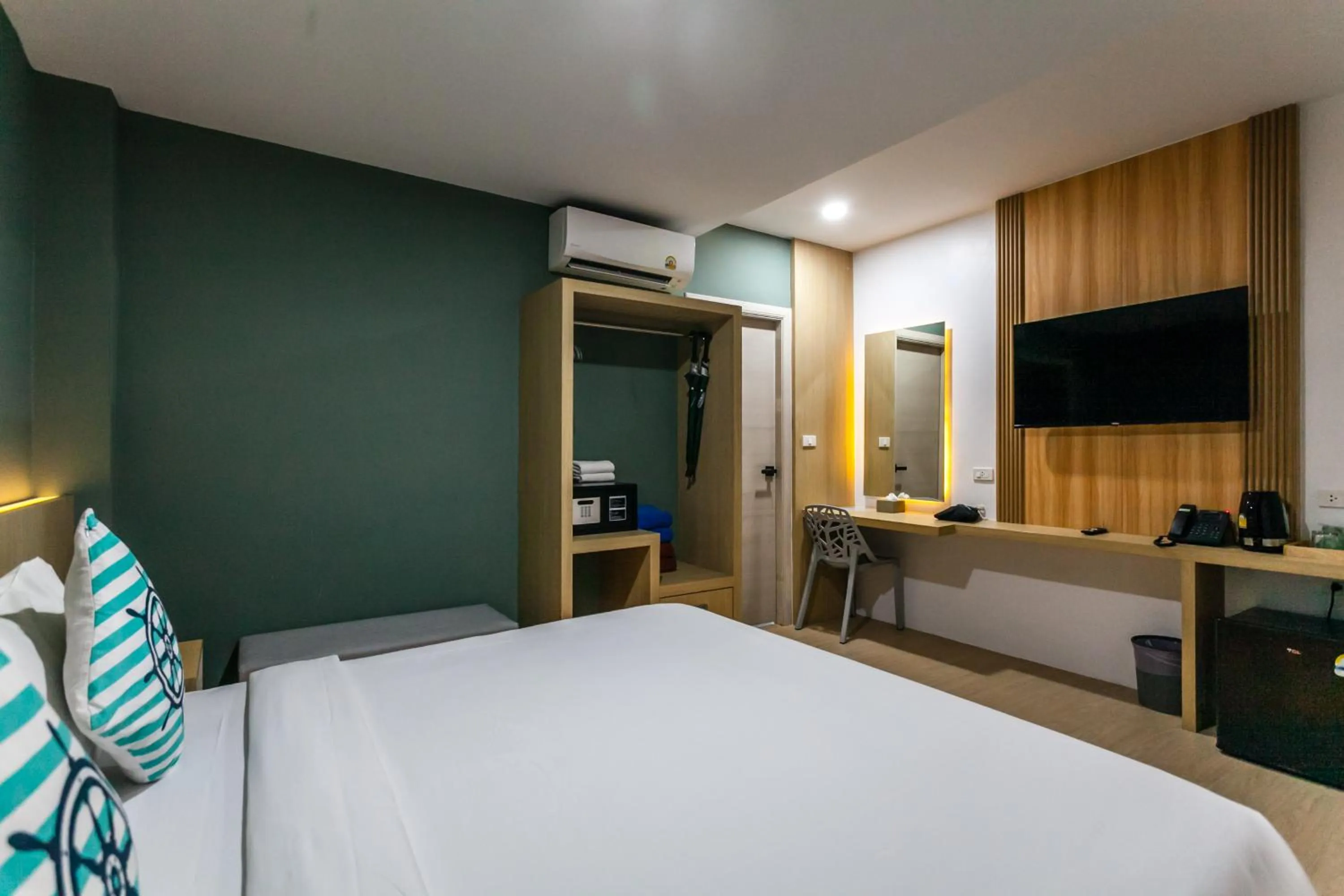 Bedroom, Bed in Coco Bella Hotel