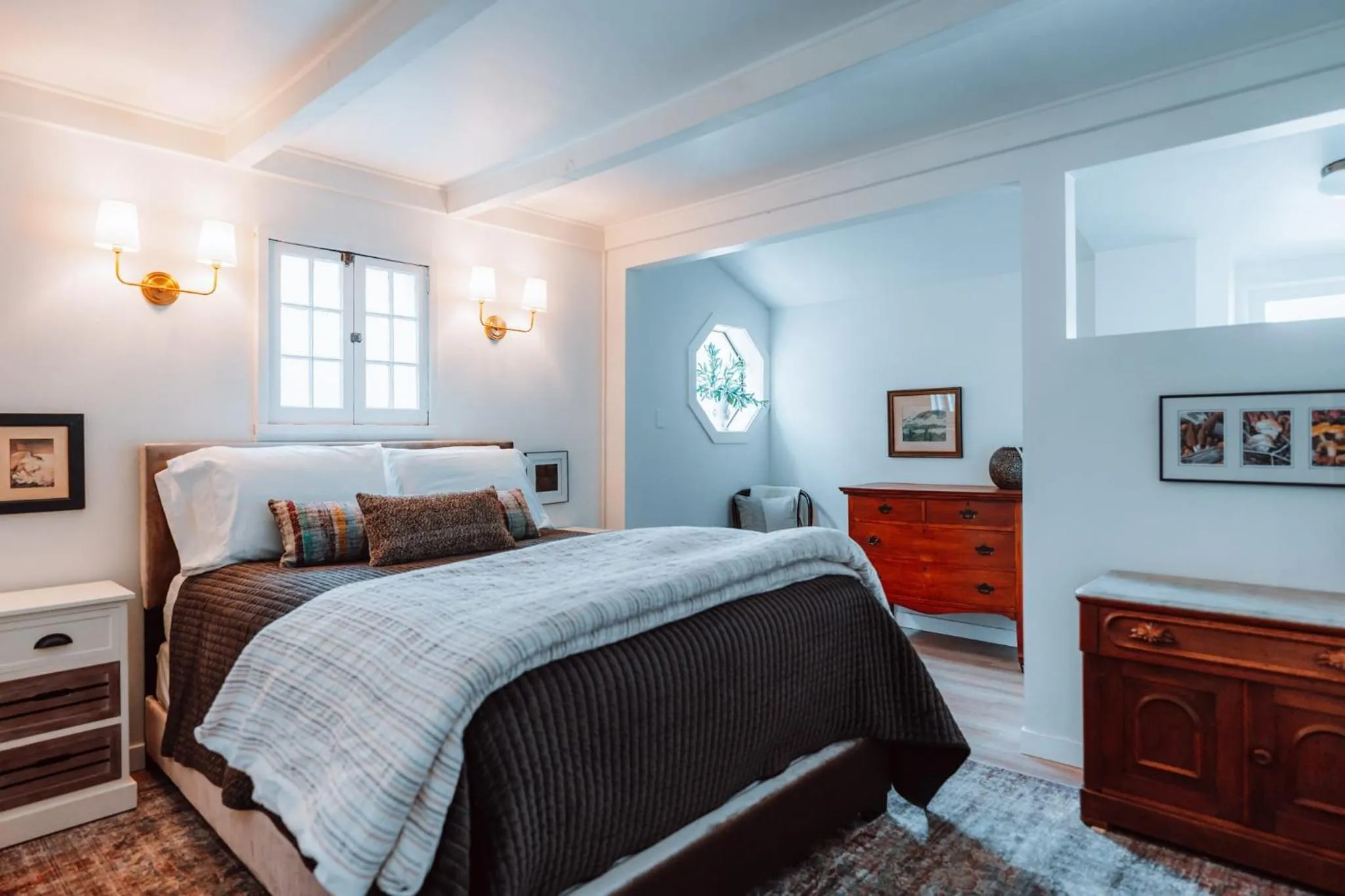 Bed in Swank House on Main St in Ashland