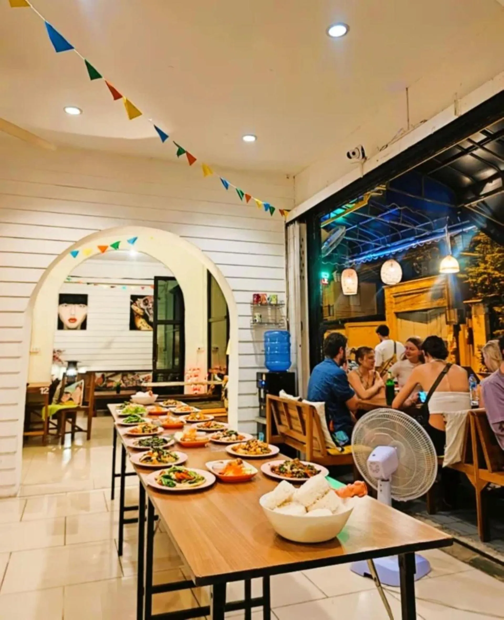 Restaurant/places to eat in Back Home Backpackers Hostel