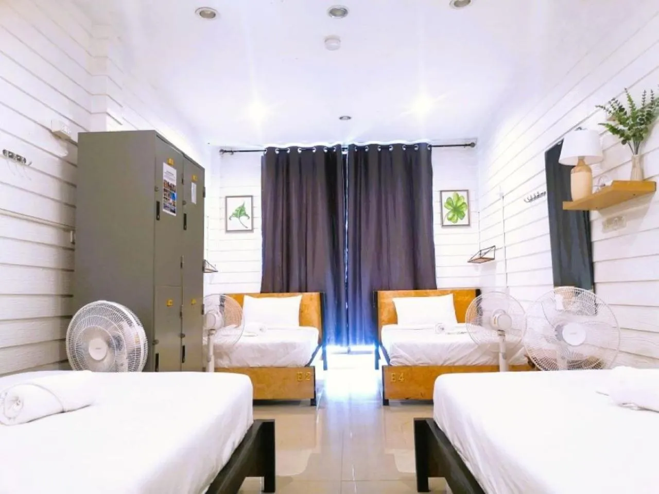 Photo of the whole room, Bed in Back Home Backpackers Hostel