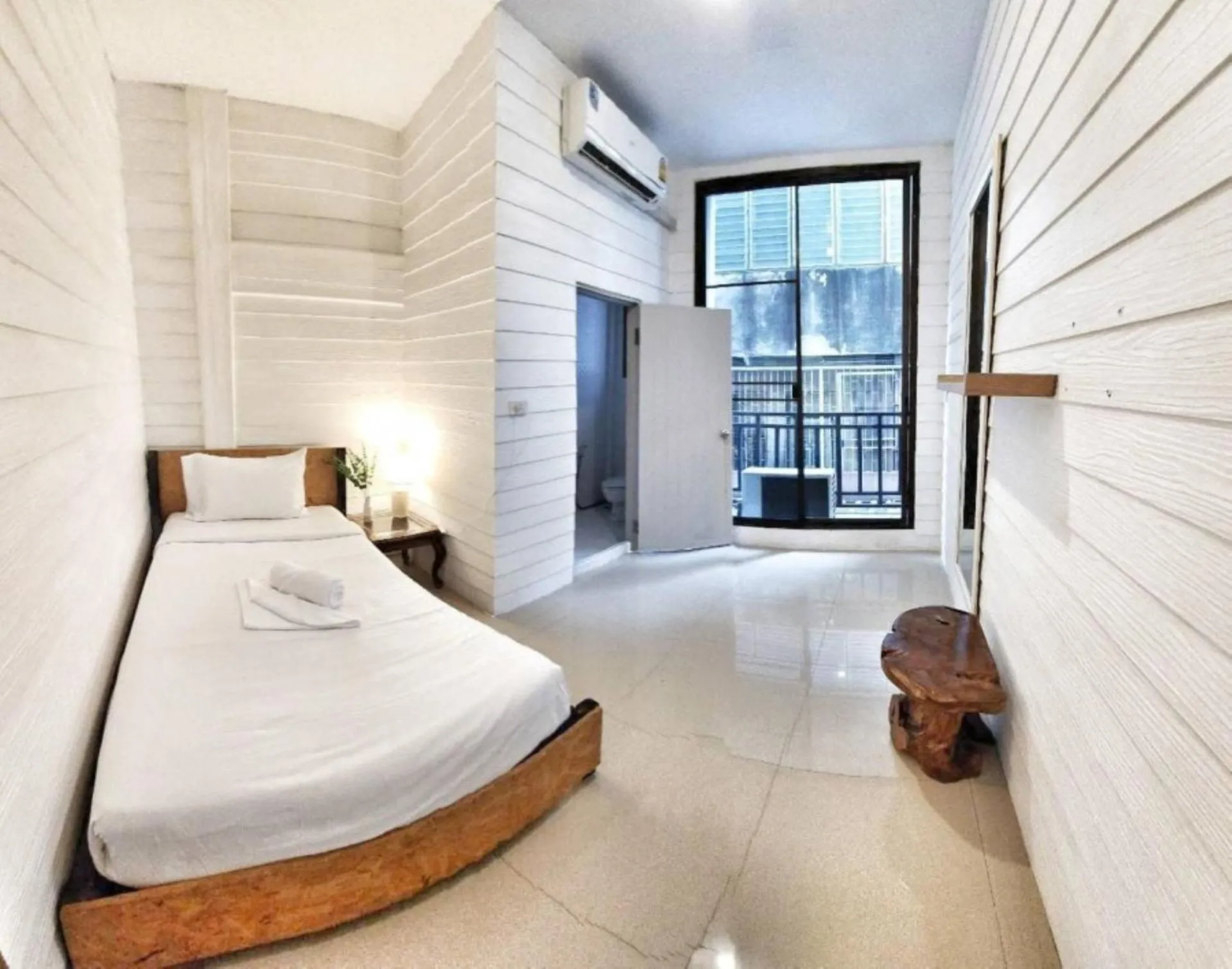 Bedroom, Bed in Back Home Backpackers Hostel