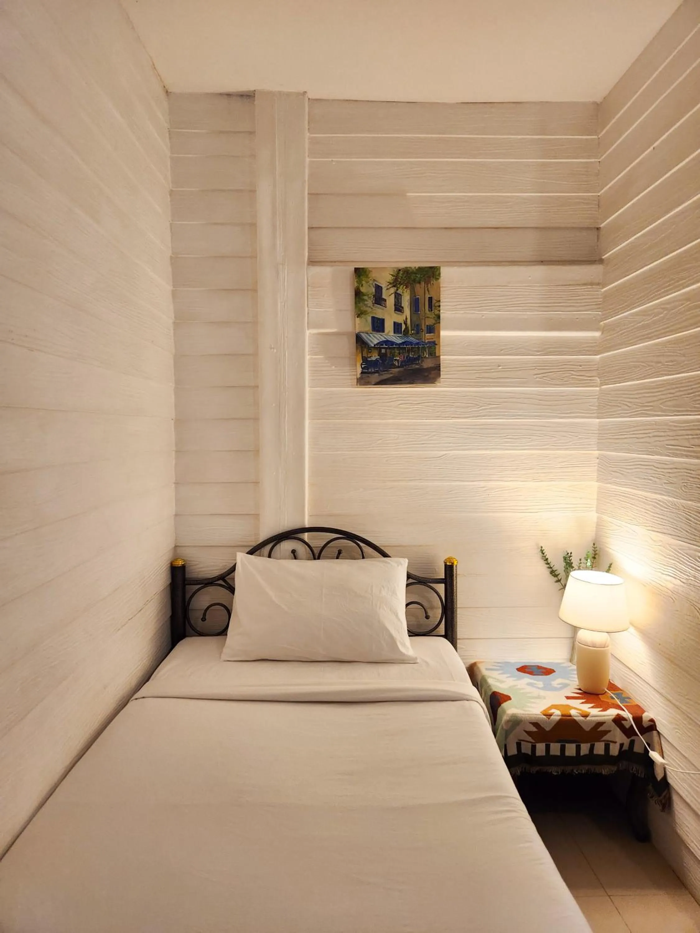 Bedroom, Bed in Back Home Backpackers Hostel