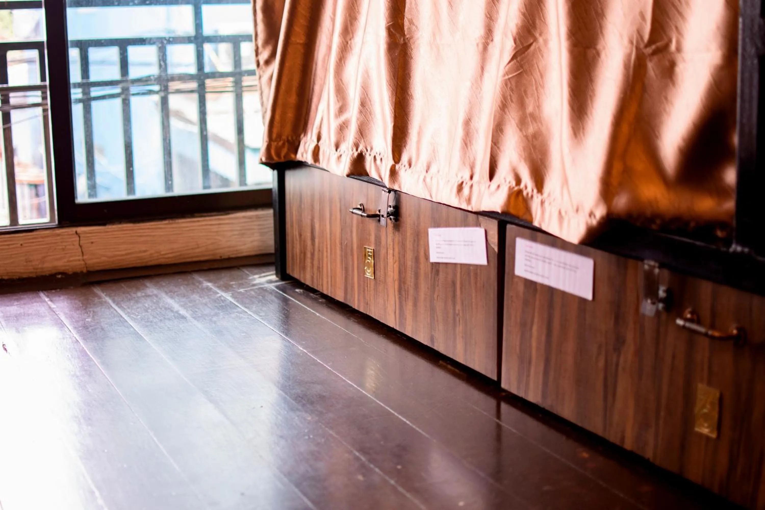 locker in Back Home Backpackers Hostel