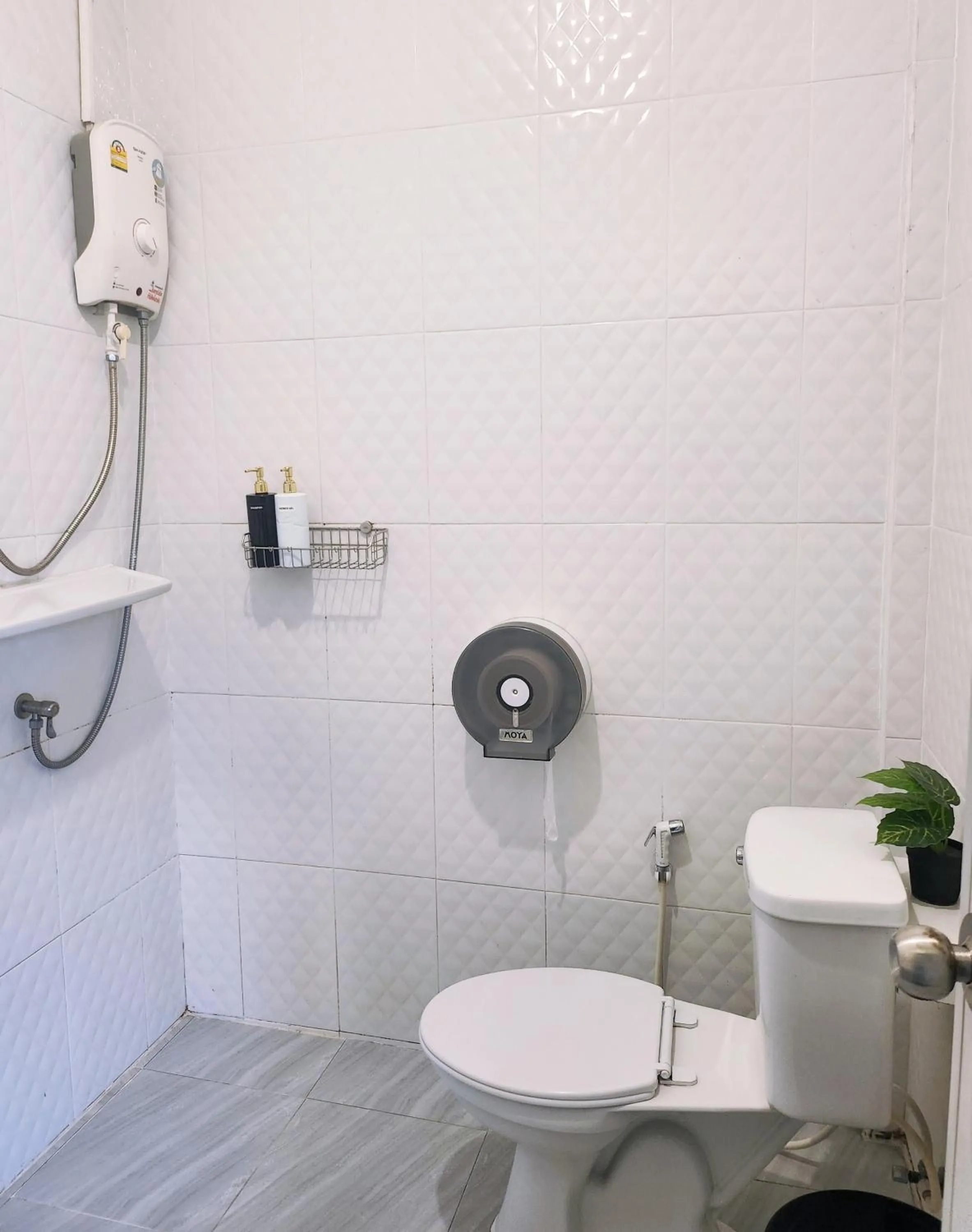 Toilet in Back Home Backpackers Hostel