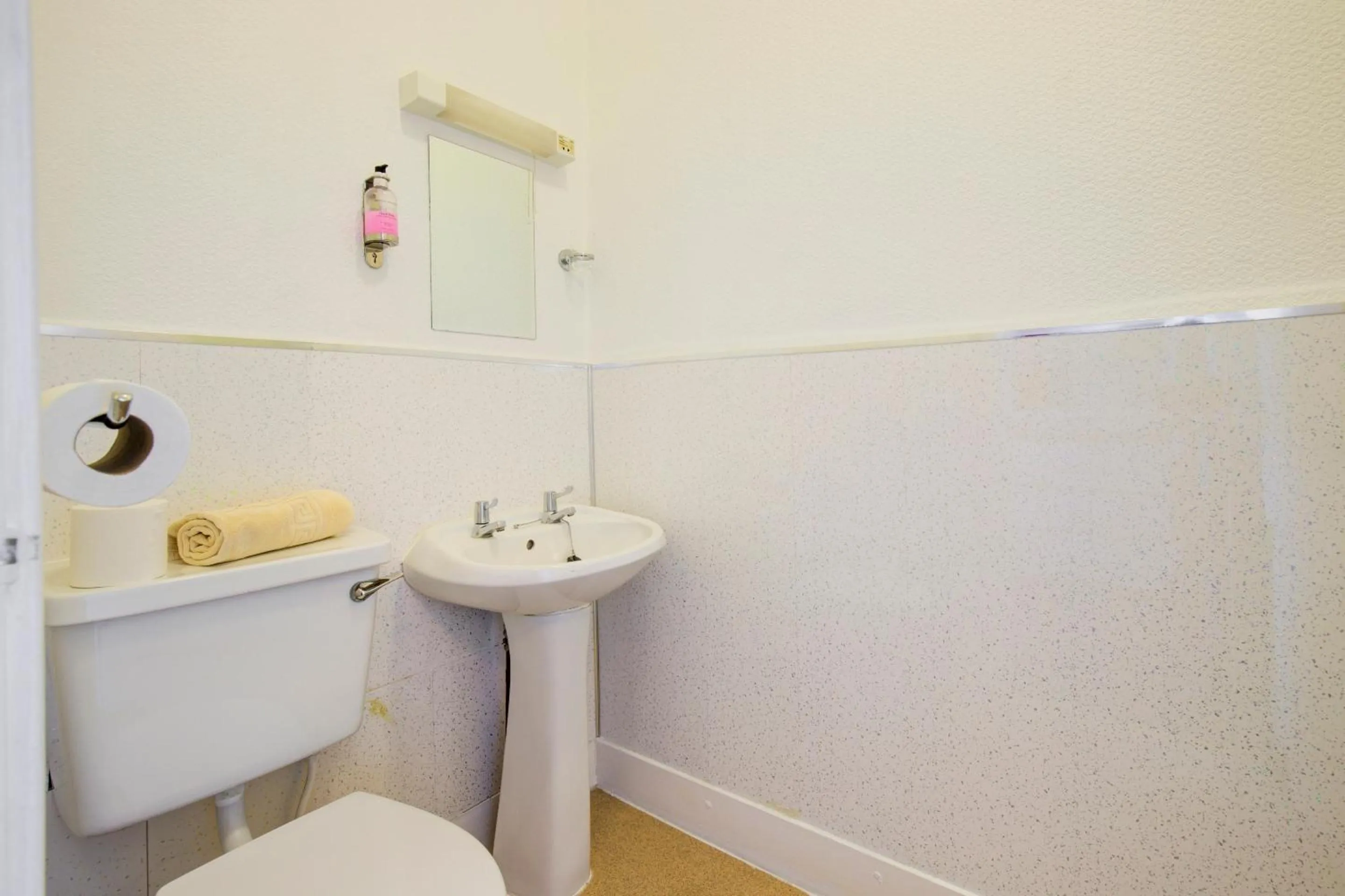 Bathroom in OYO Eastbank Hotel, Speyside Scotland