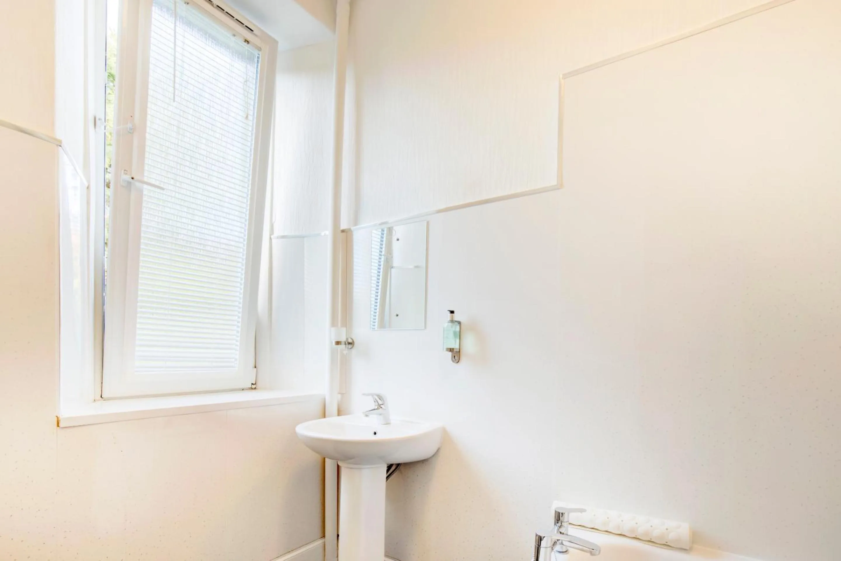 Bathroom in OYO Eastbank Hotel, Speyside Scotland