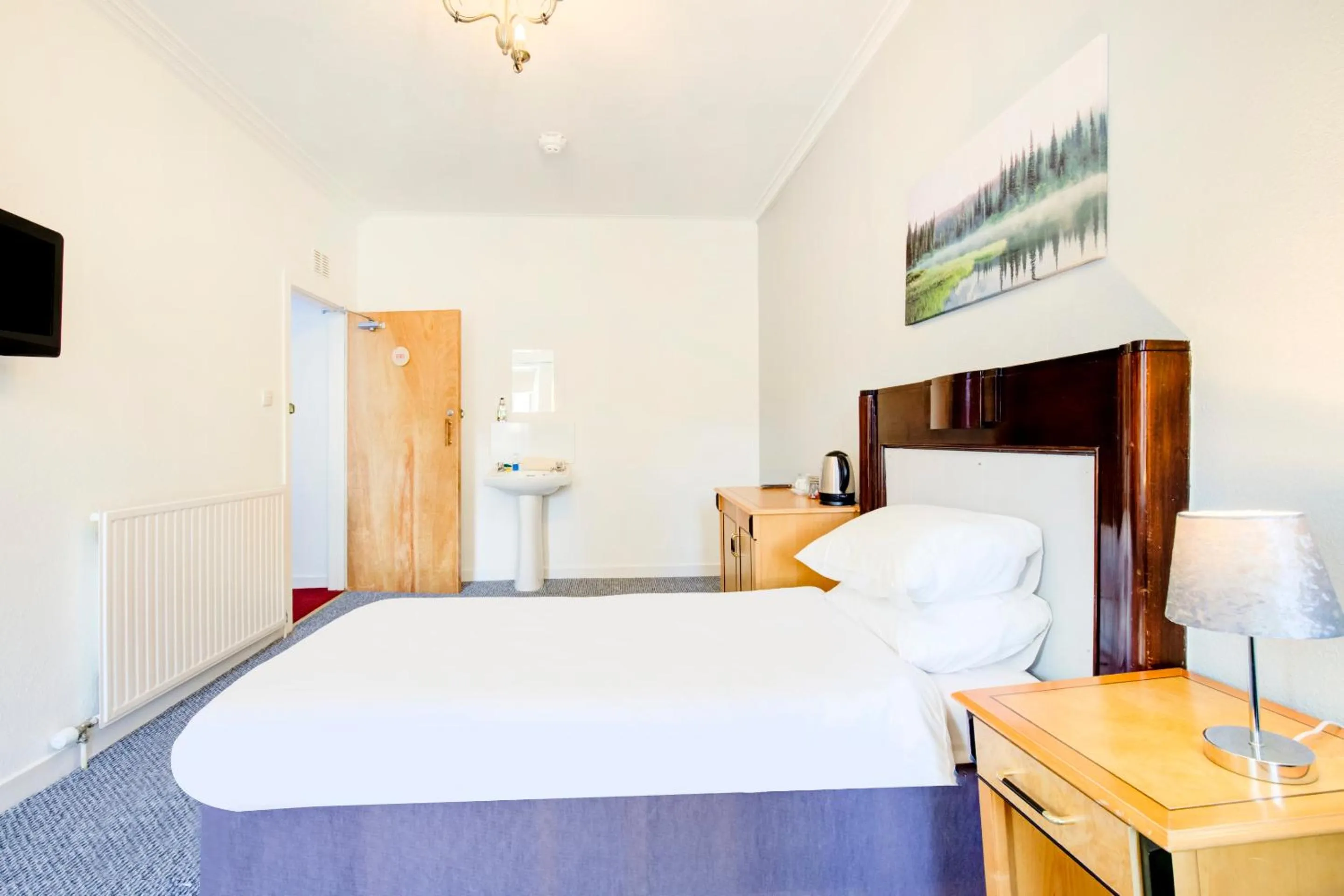 Bed in OYO Eastbank Hotel, Speyside Scotland