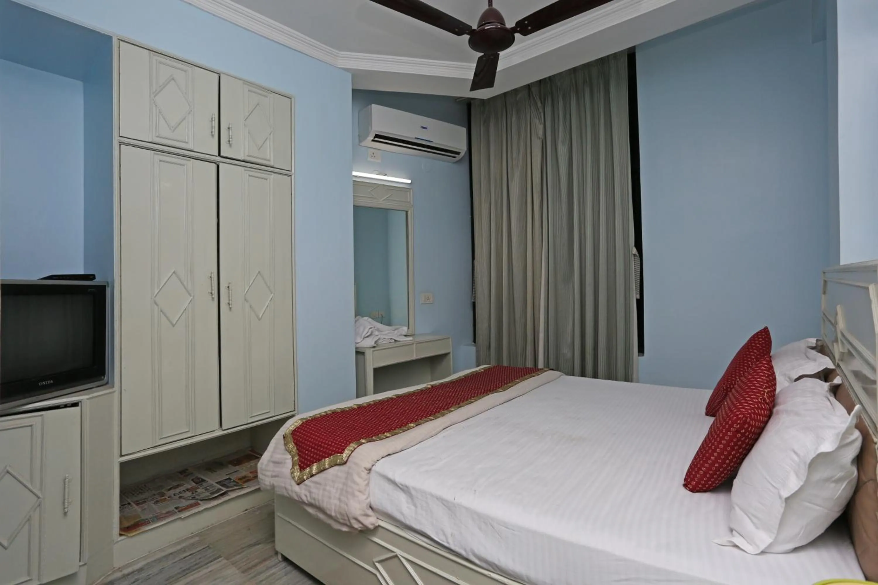 Photo of the whole room, Bed in Hotel Niladri