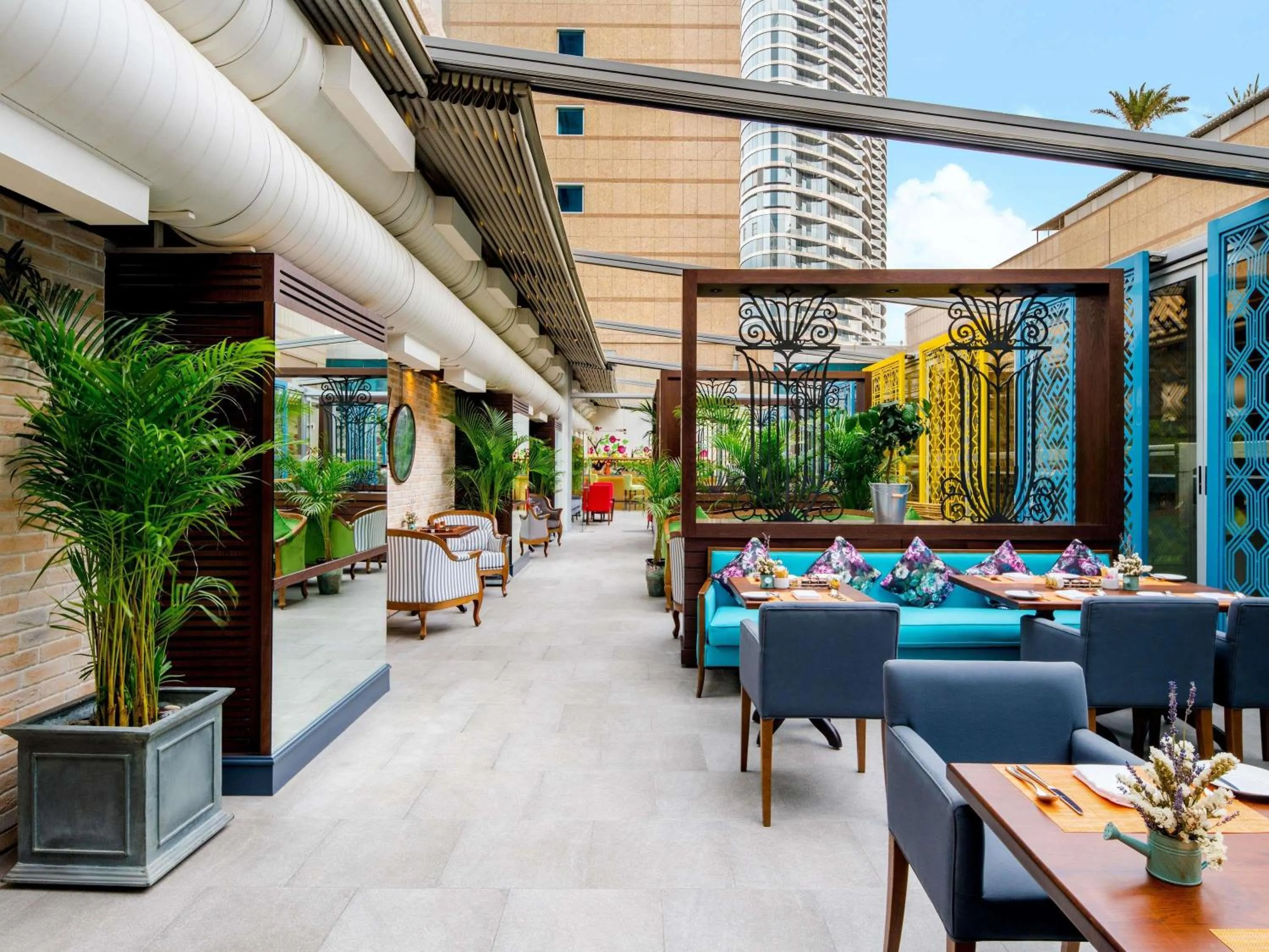 Lounge or bar in Sofitel Dubai Downtown