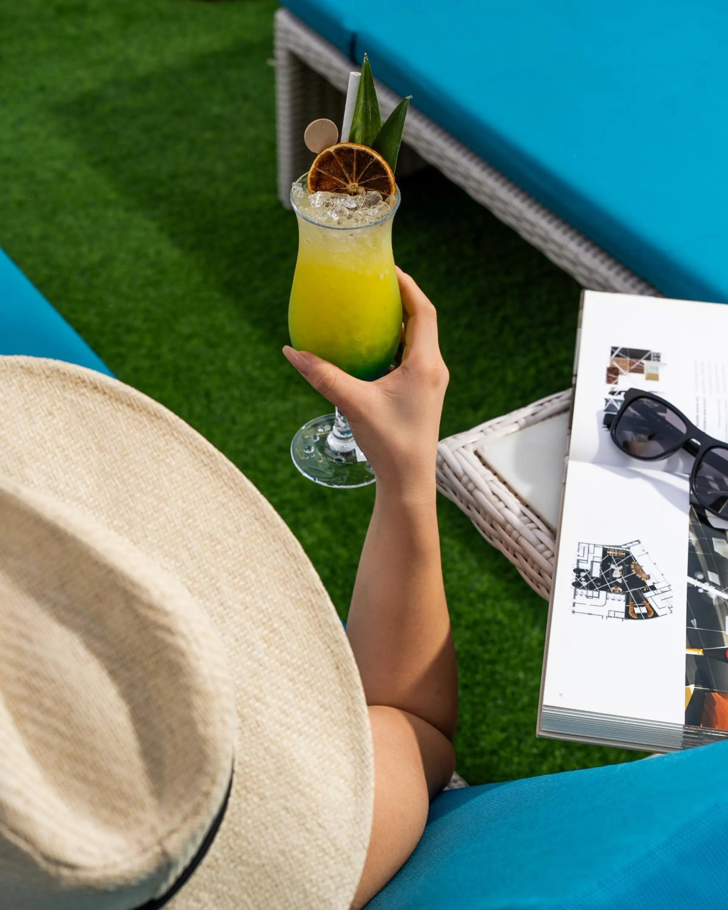 Lounge or bar in Sofitel Dubai Downtown