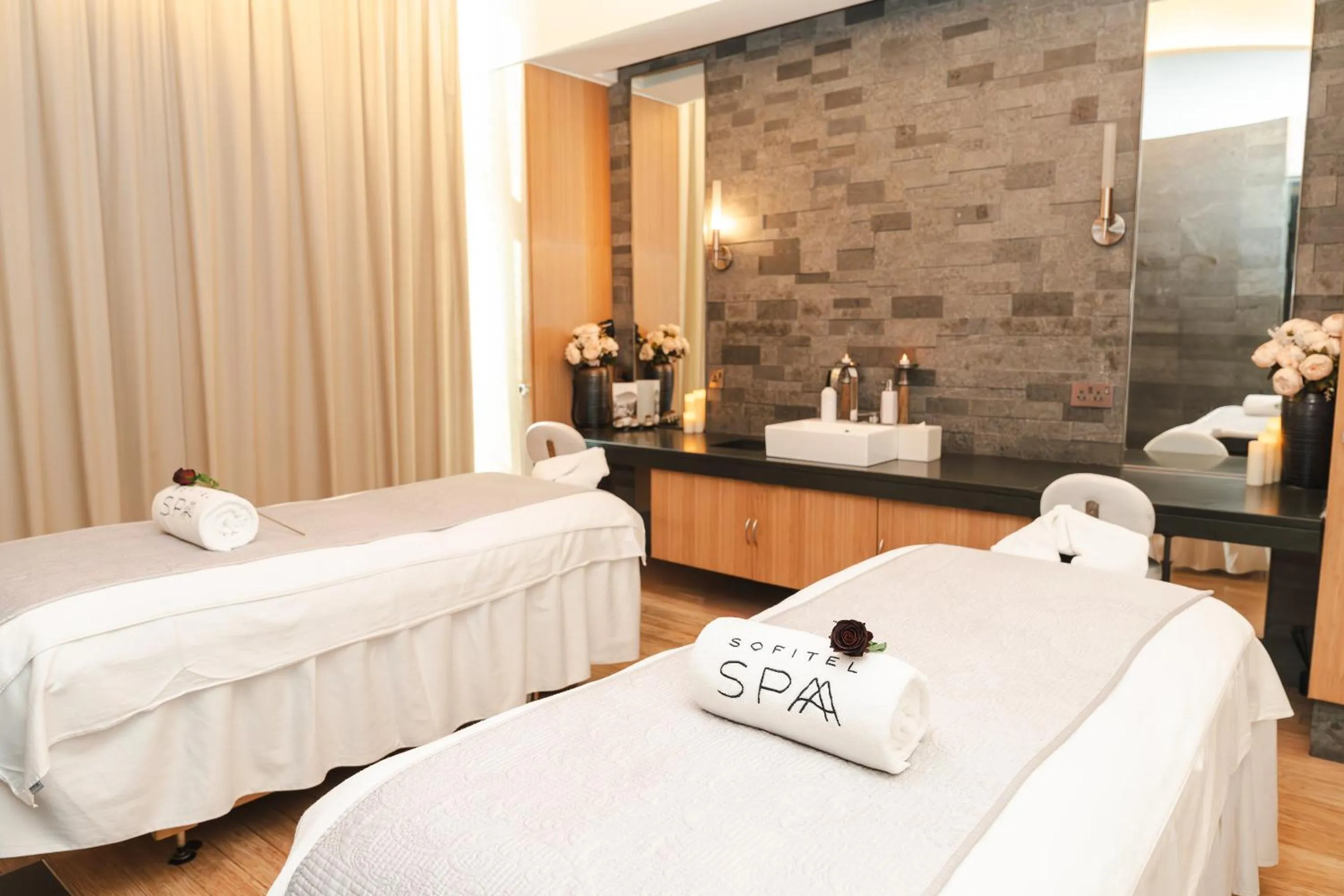 Spa and wellness centre/facilities, Bed in Sofitel Dubai Downtown