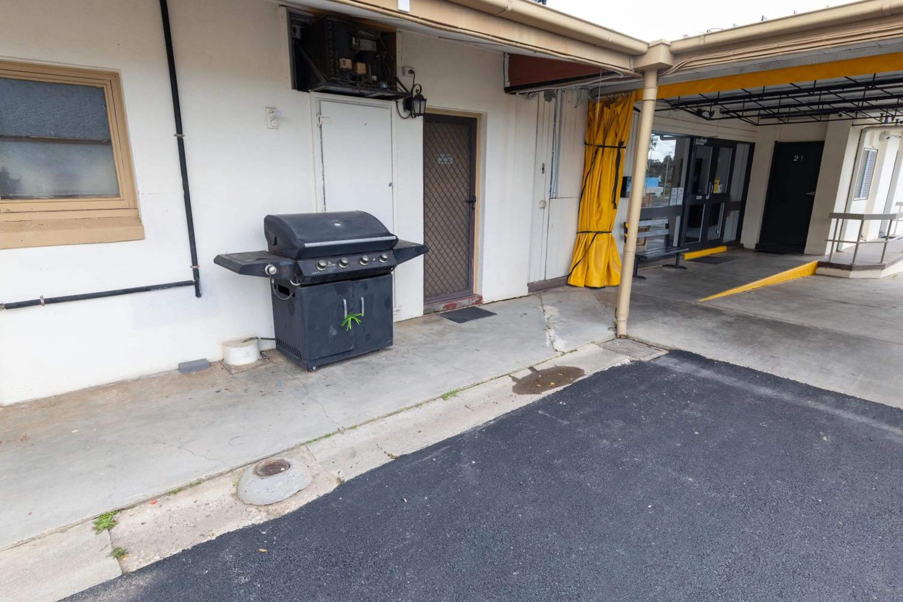 Property building in Golden Hills Motel