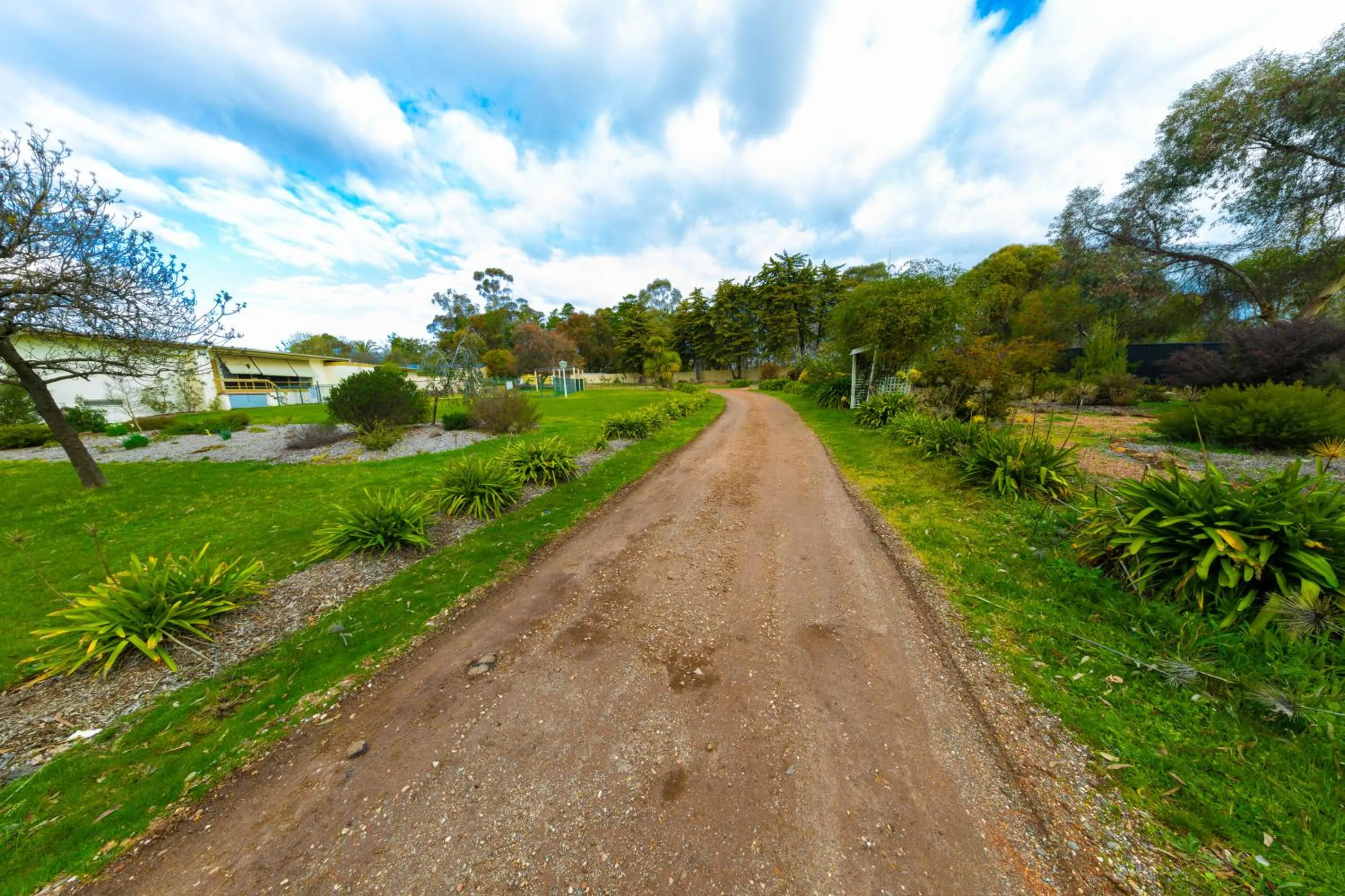Property building in Golden Hills Motel