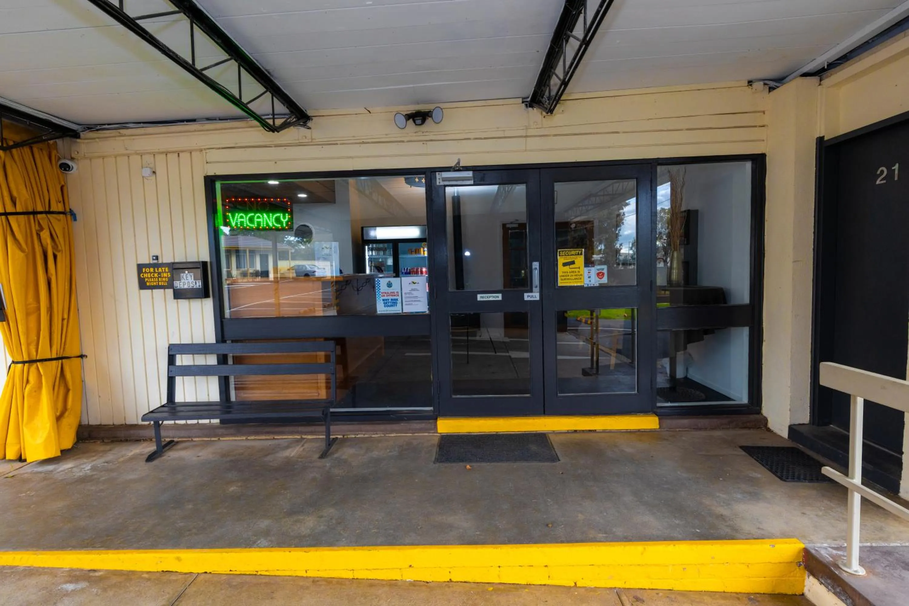 Lobby or reception in Golden Hills Motel