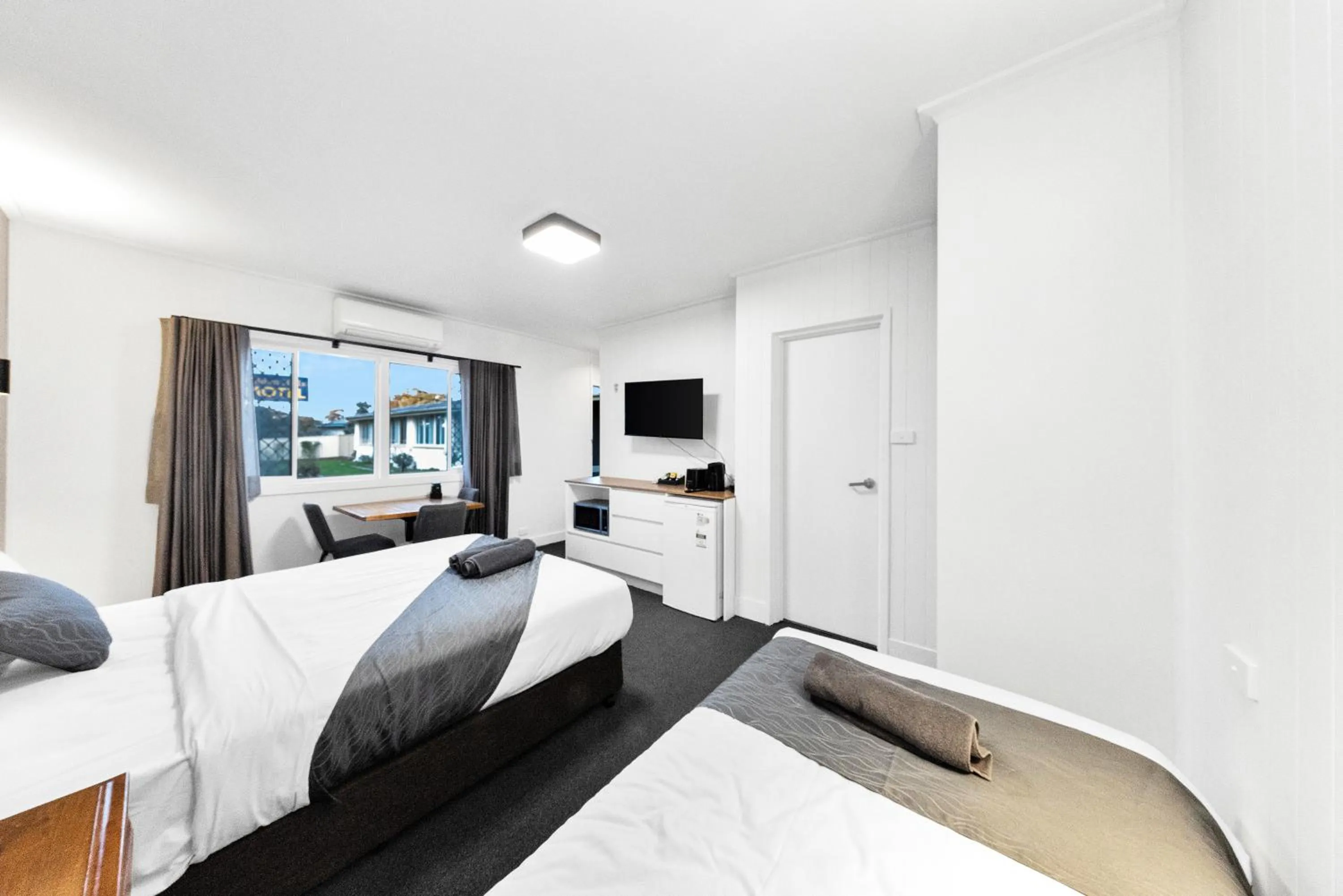 Bed in Golden Hills Motel