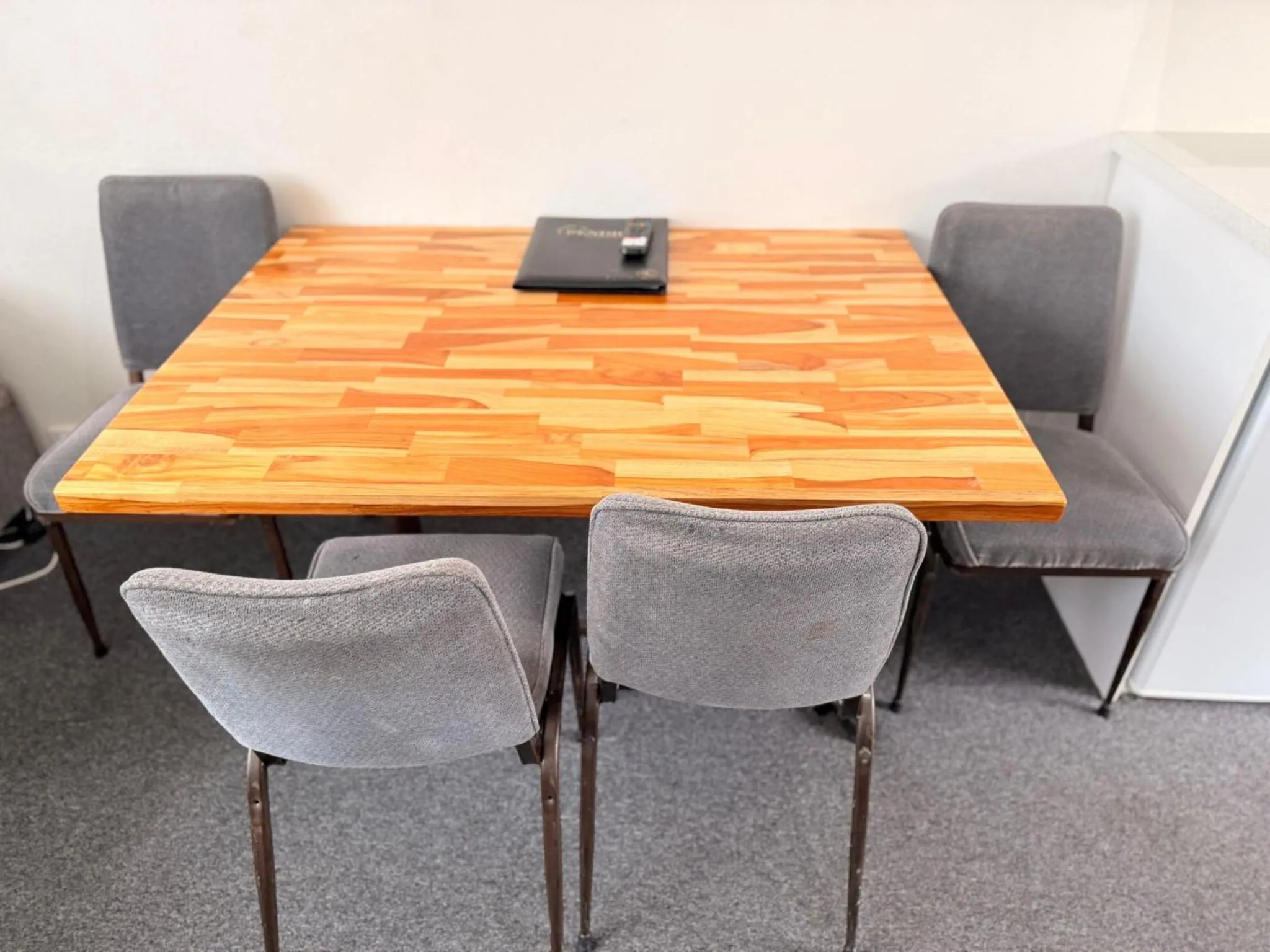 Dining area in Golden Hills Motel