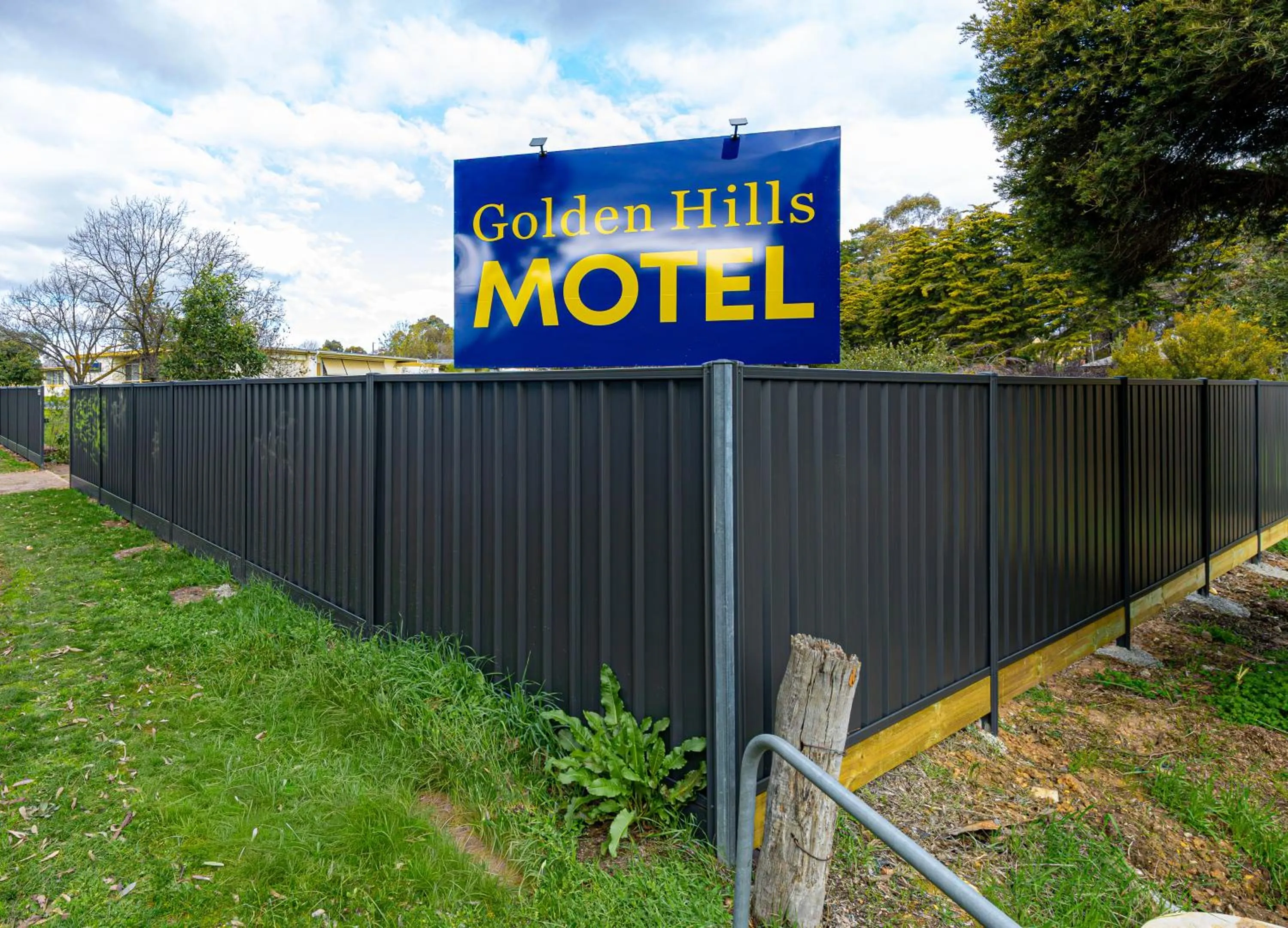 Property building in Golden Hills Motel