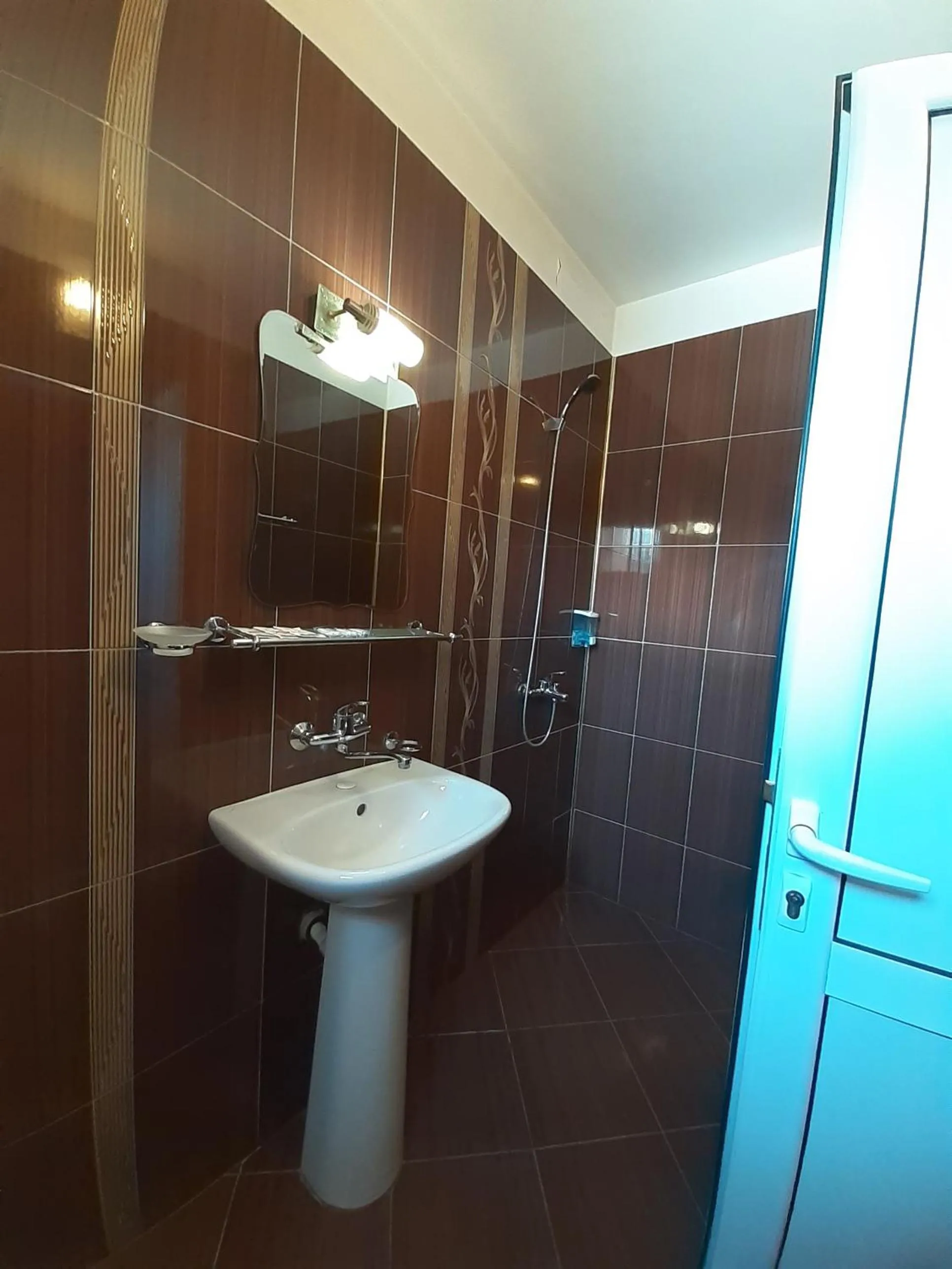 Classic Triple Room in Gelov Hotel