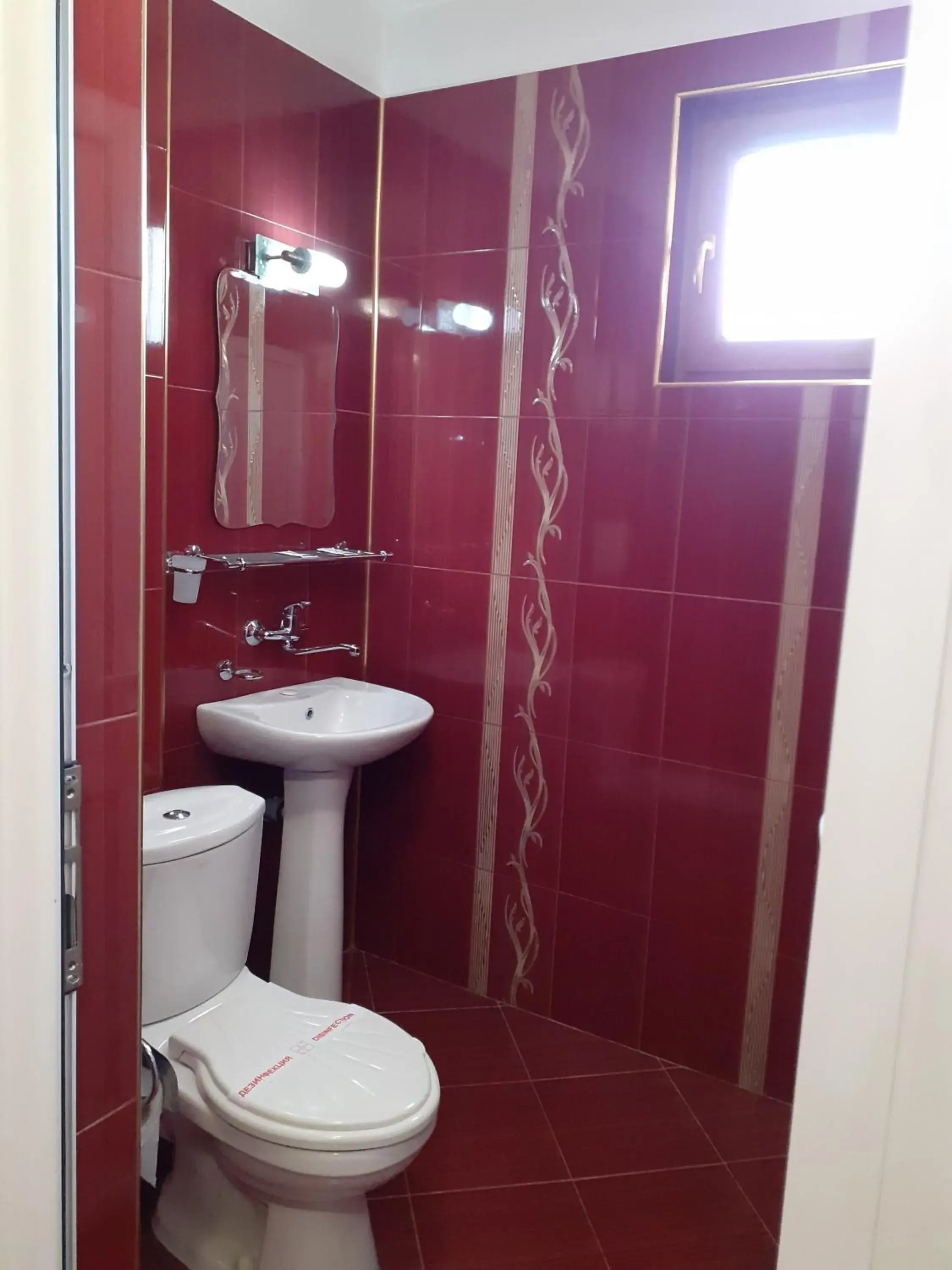 Suite with Hot Tub and Balcony in Gelov Hotel Suite with Hot Tub and Balcony in Gelov Hotel