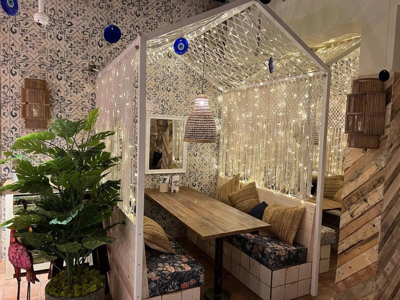 Restaurant/places to eat in Cozy 3 Bedroom Flat in London!