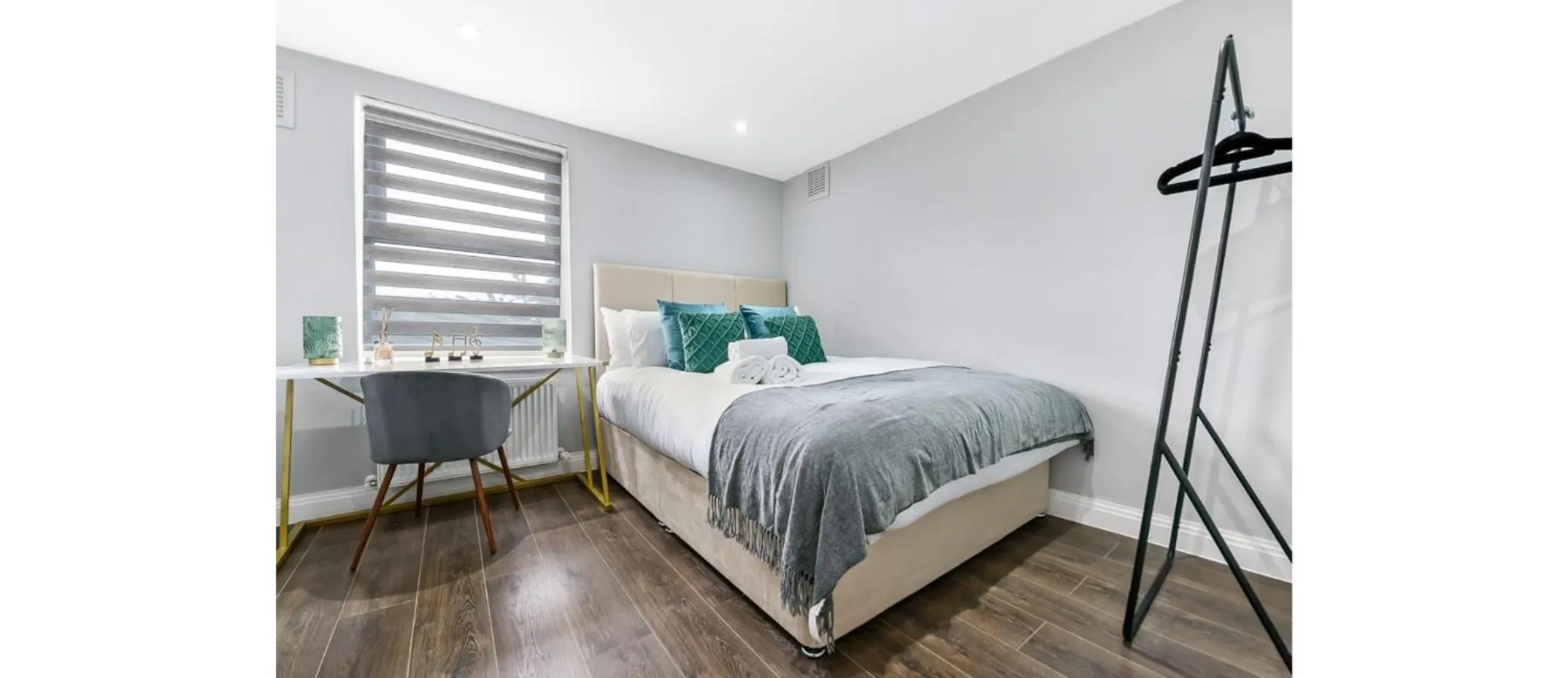 Bed in Cozy 3 Bedroom Flat in London!