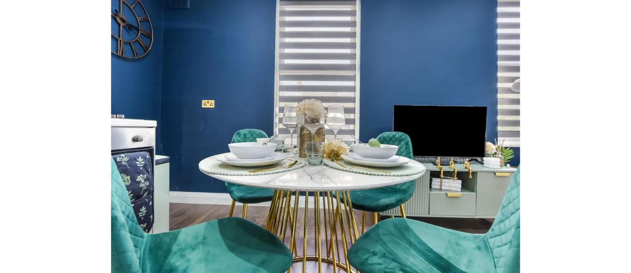 TV and multimedia in Cozy 3 Bedroom Flat in London!
