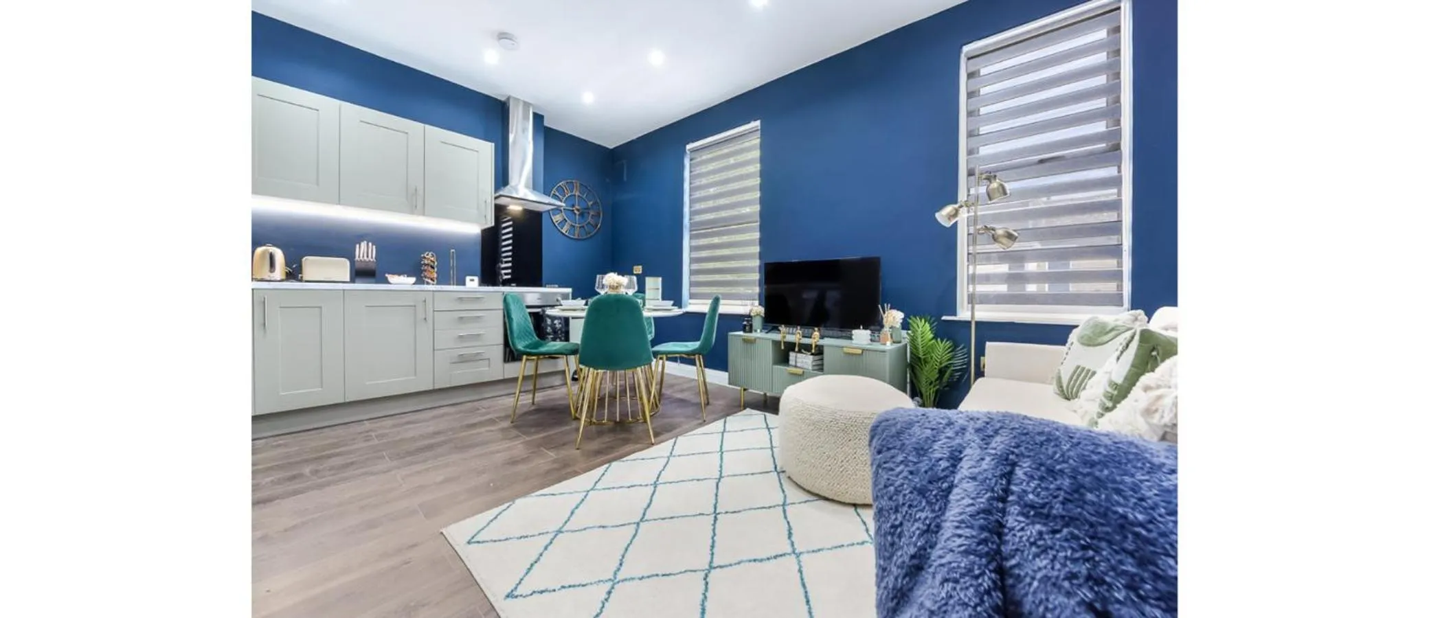 Living room in Cozy 3 Bedroom Flat in London!