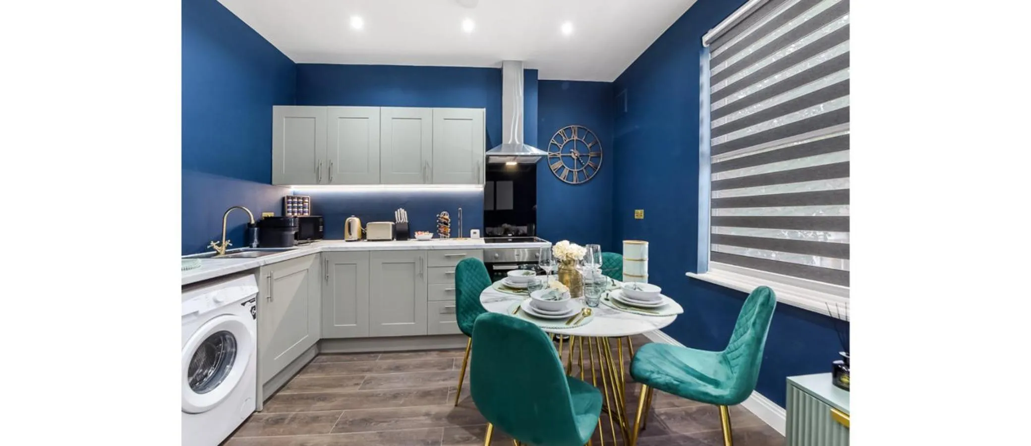 Coffee/tea facilities in Cozy 3 Bedroom Flat in London!