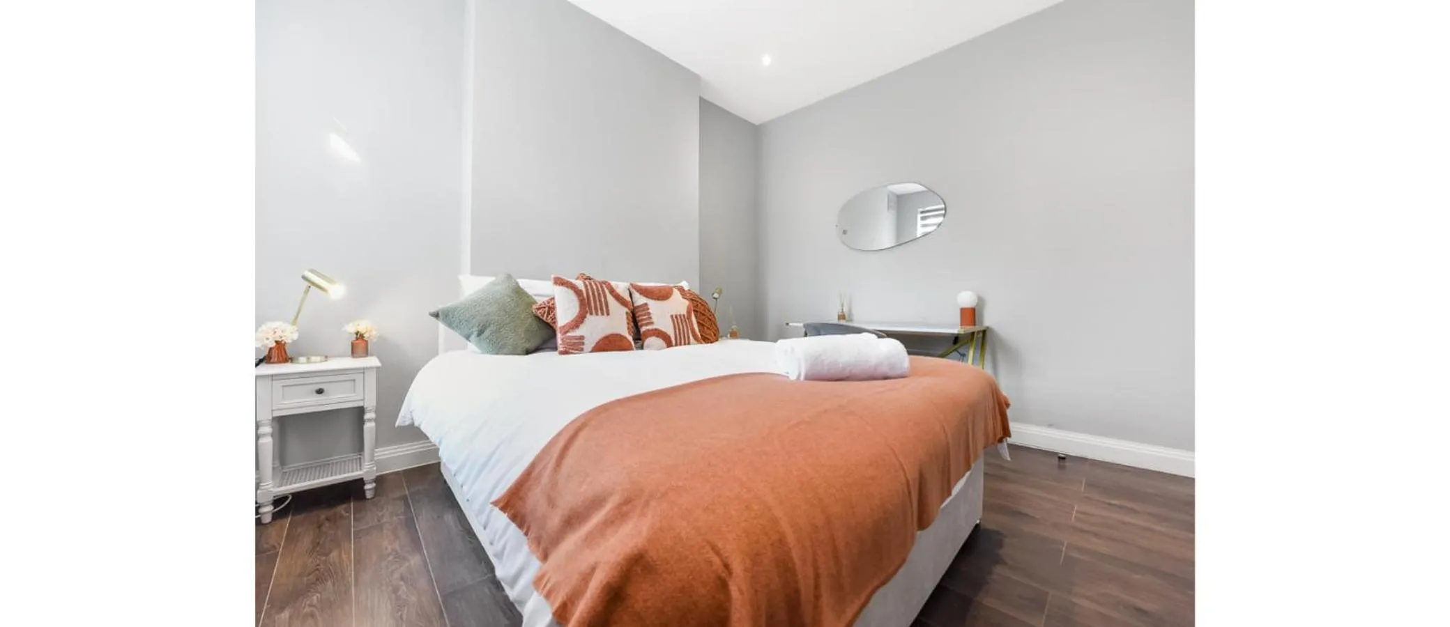 Bed in Cozy 3 Bedroom Flat in London!