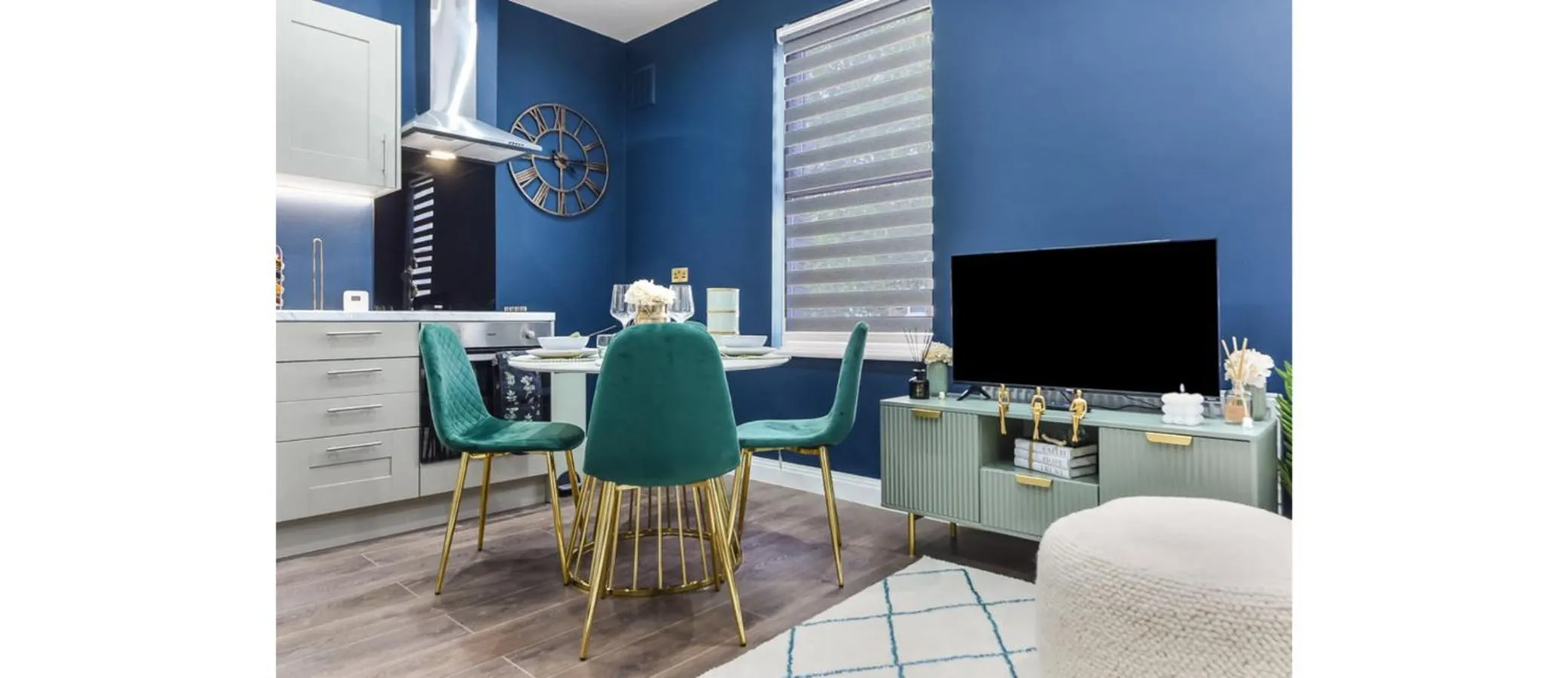 TV and multimedia in Cozy 3 Bedroom Flat in London!
