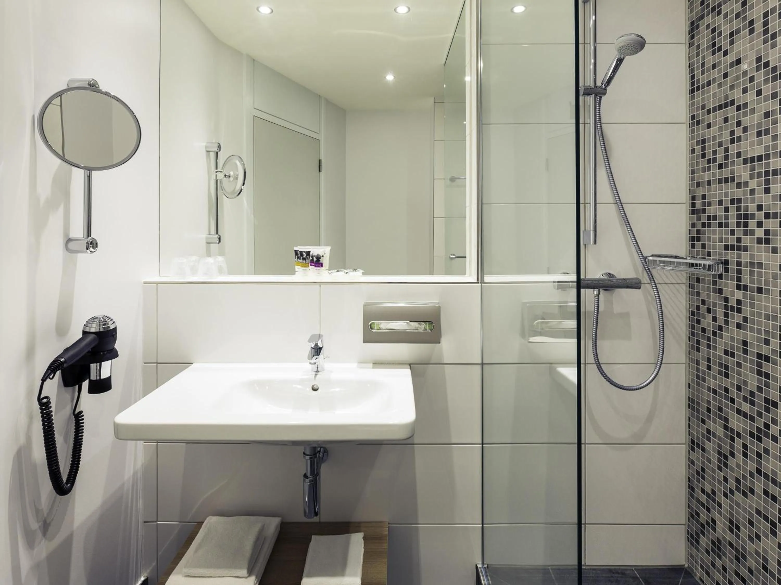 Bedroom in Mercure Hotel Nijmegen Centre