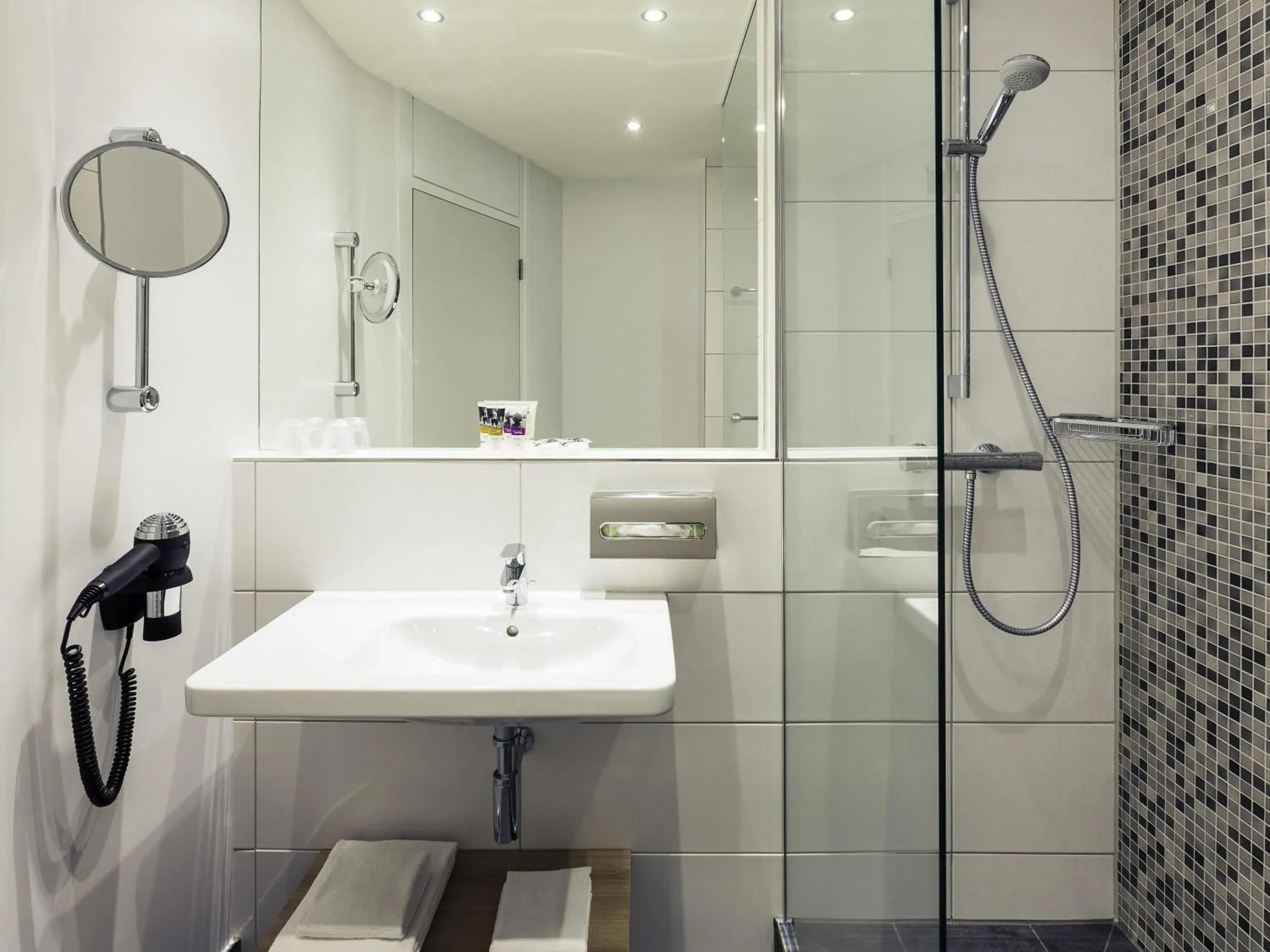 Bedroom in Mercure Hotel Nijmegen Centre Bedroom in Mercure Hotel Nijmegen Centre