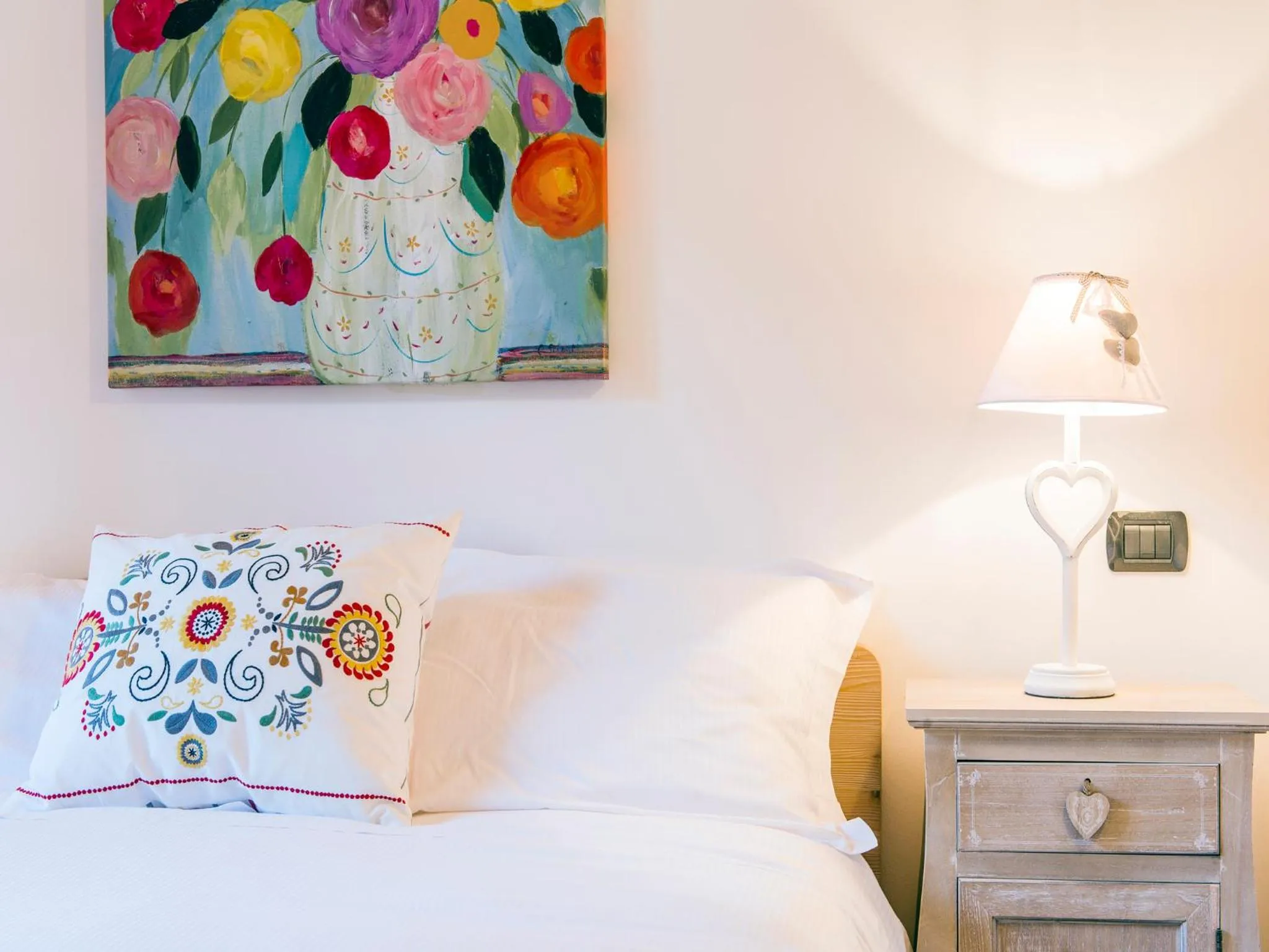 Decorative detail, Bed in Borgo Fantino - Residenze e Alloggi Vacanza