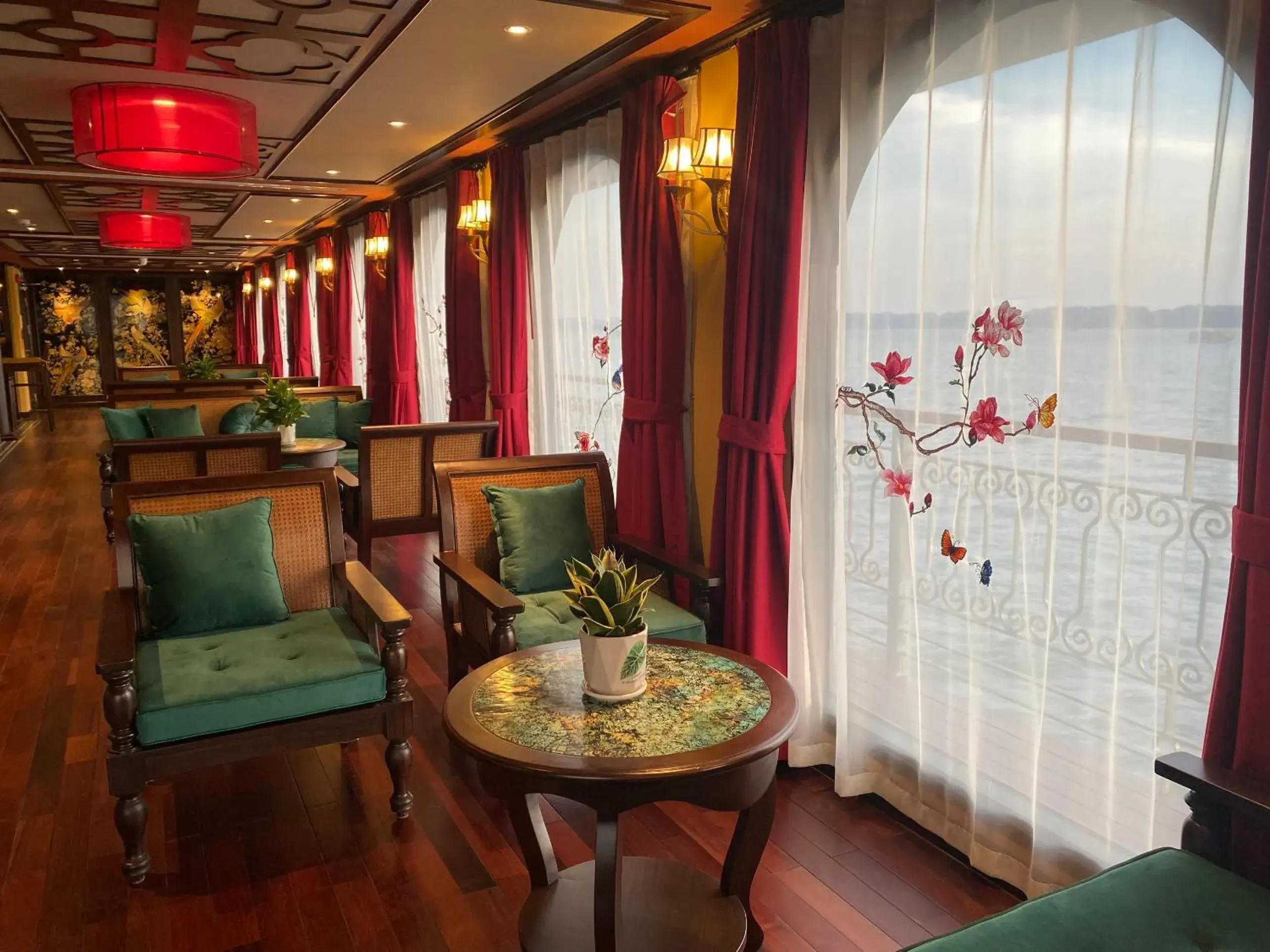 Lounge or bar in Indochine Premium Halong Bay Lounge or bar in Indochine Premium Halong Bay