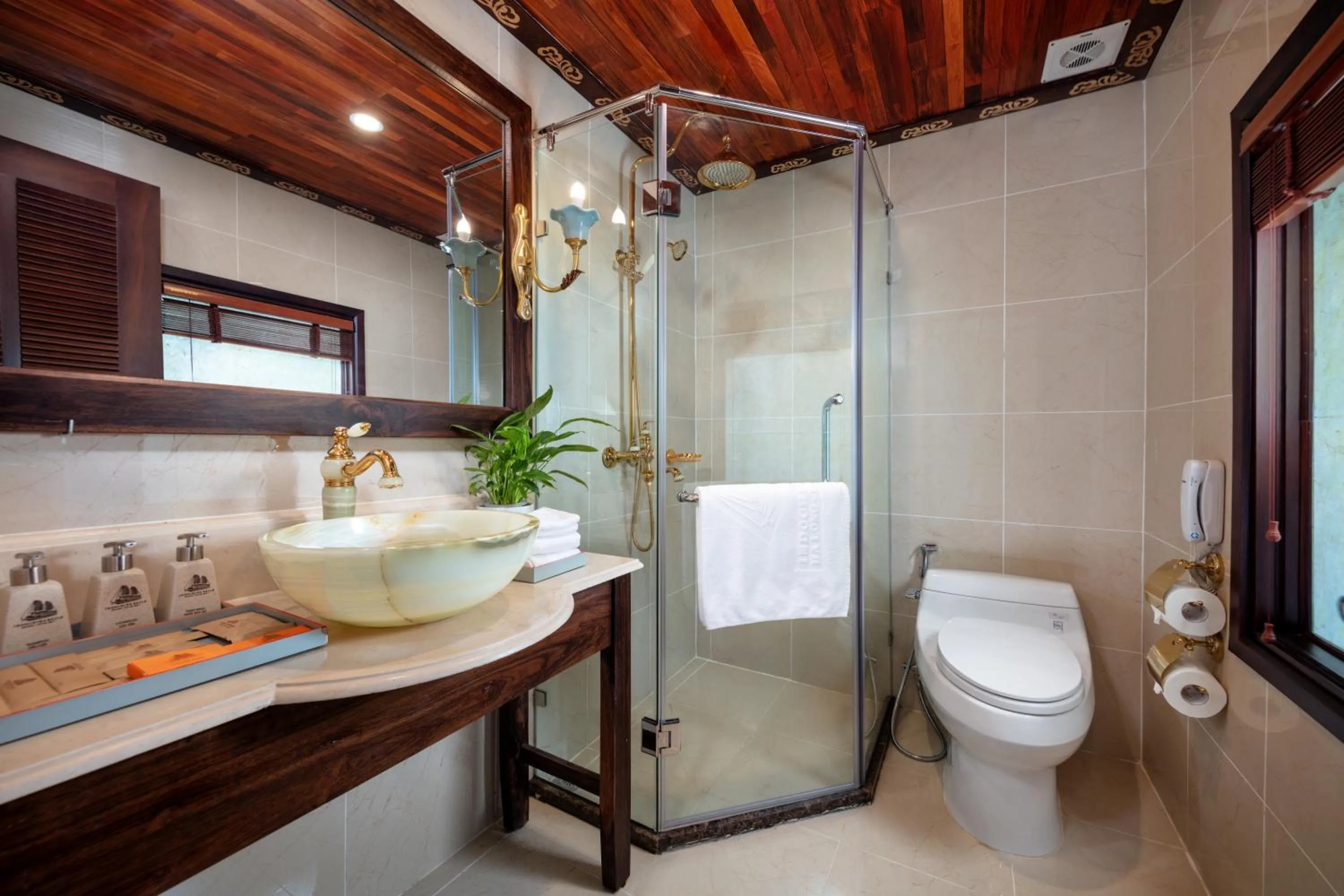 Bathroom in Indochine Premium Halong Bay
