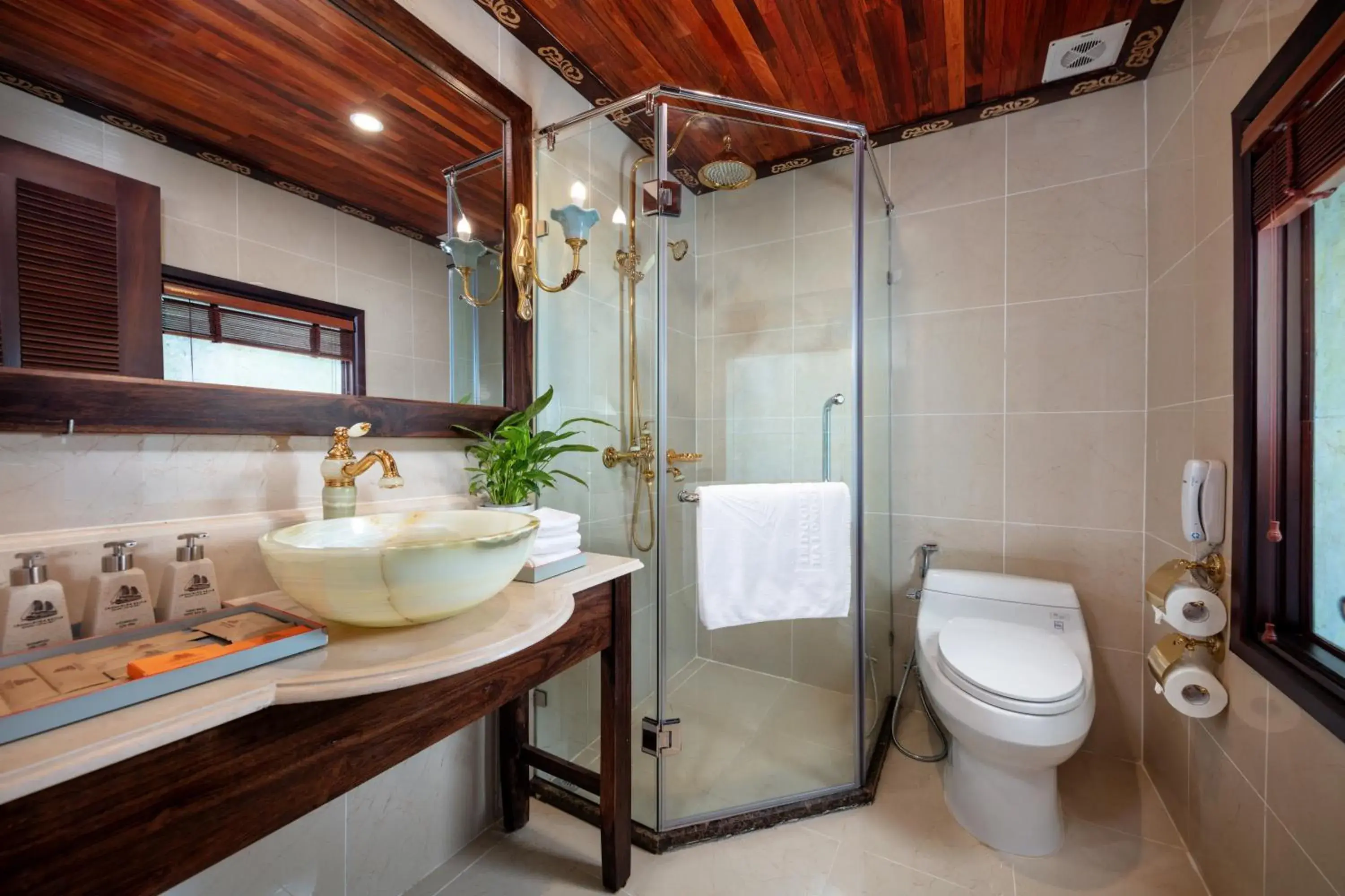Bathroom in Indochine Premium Halong Bay Bathroom in Indochine Premium Halong Bay