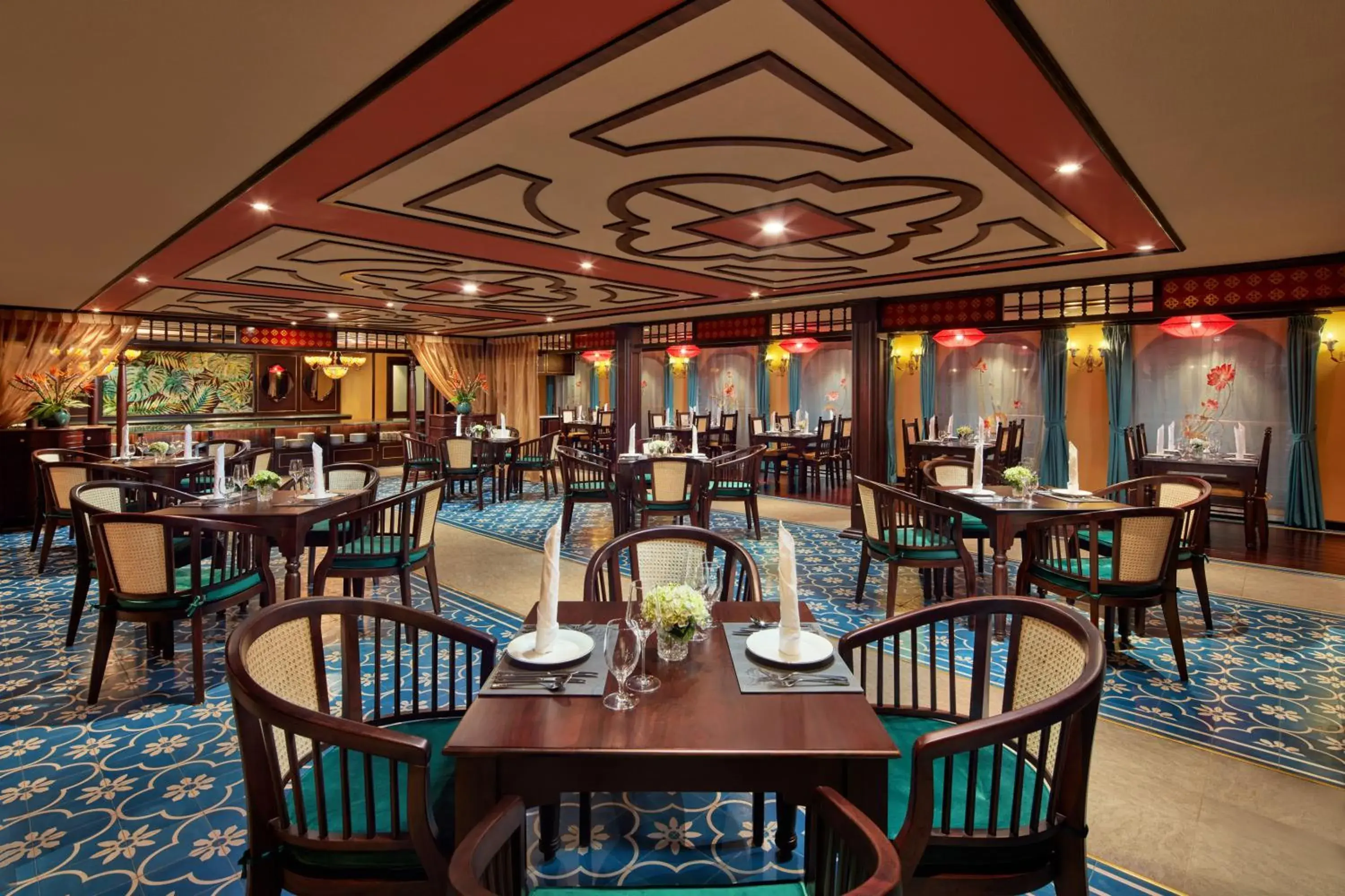 Restaurant/places to eat in Indochine Premium Halong Bay Restaurant/places to eat in Indochine Premium Halong Bay