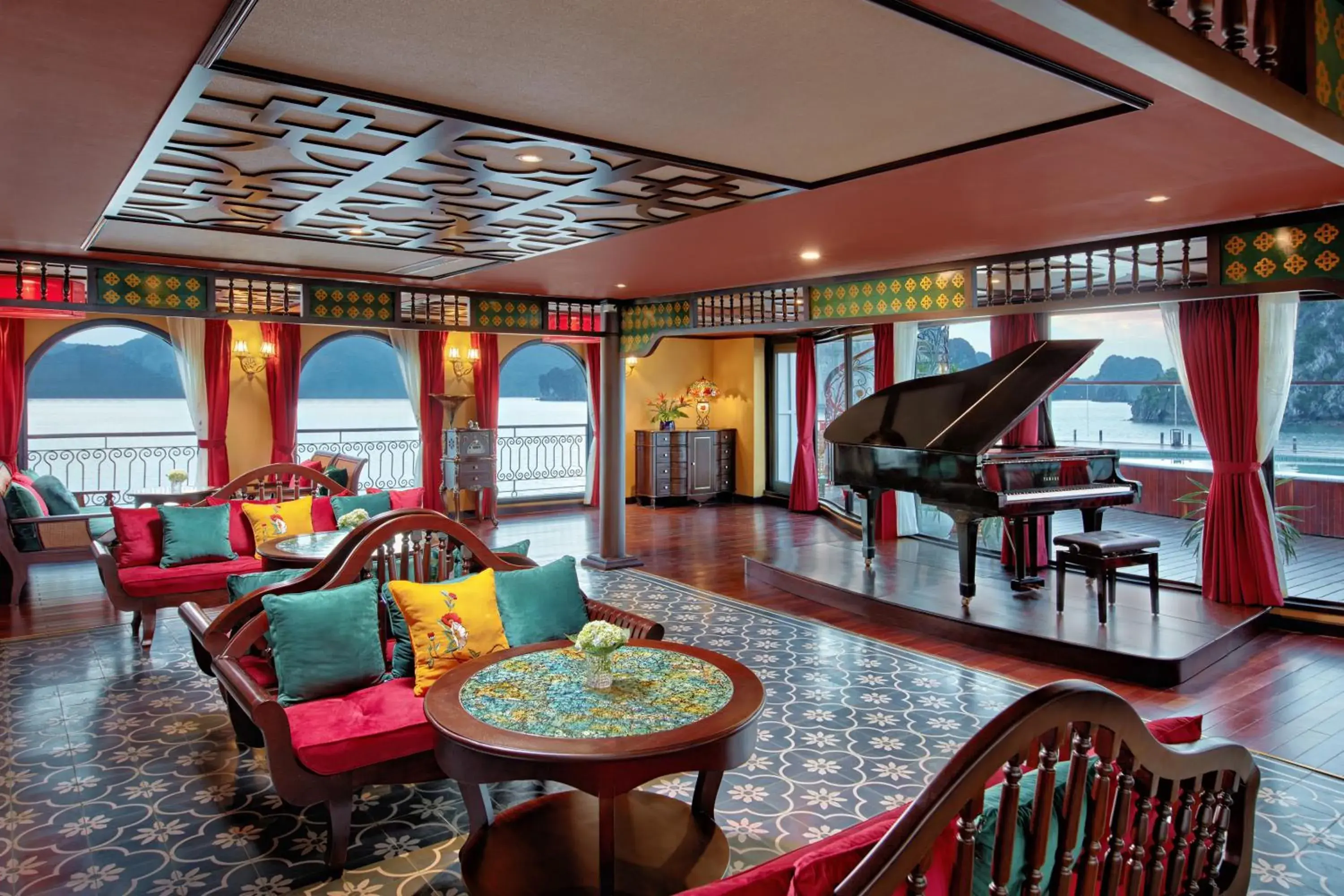 Lounge or bar in Indochine Premium Halong Bay Lounge or bar in Indochine Premium Halong Bay