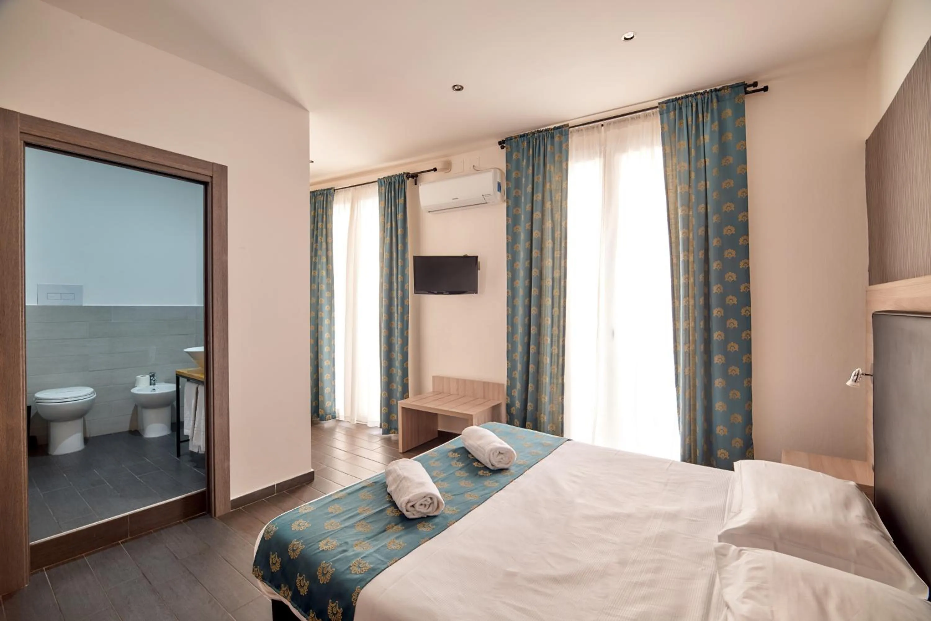 Photo of the whole room, Bed in La Terrazza sul Centro