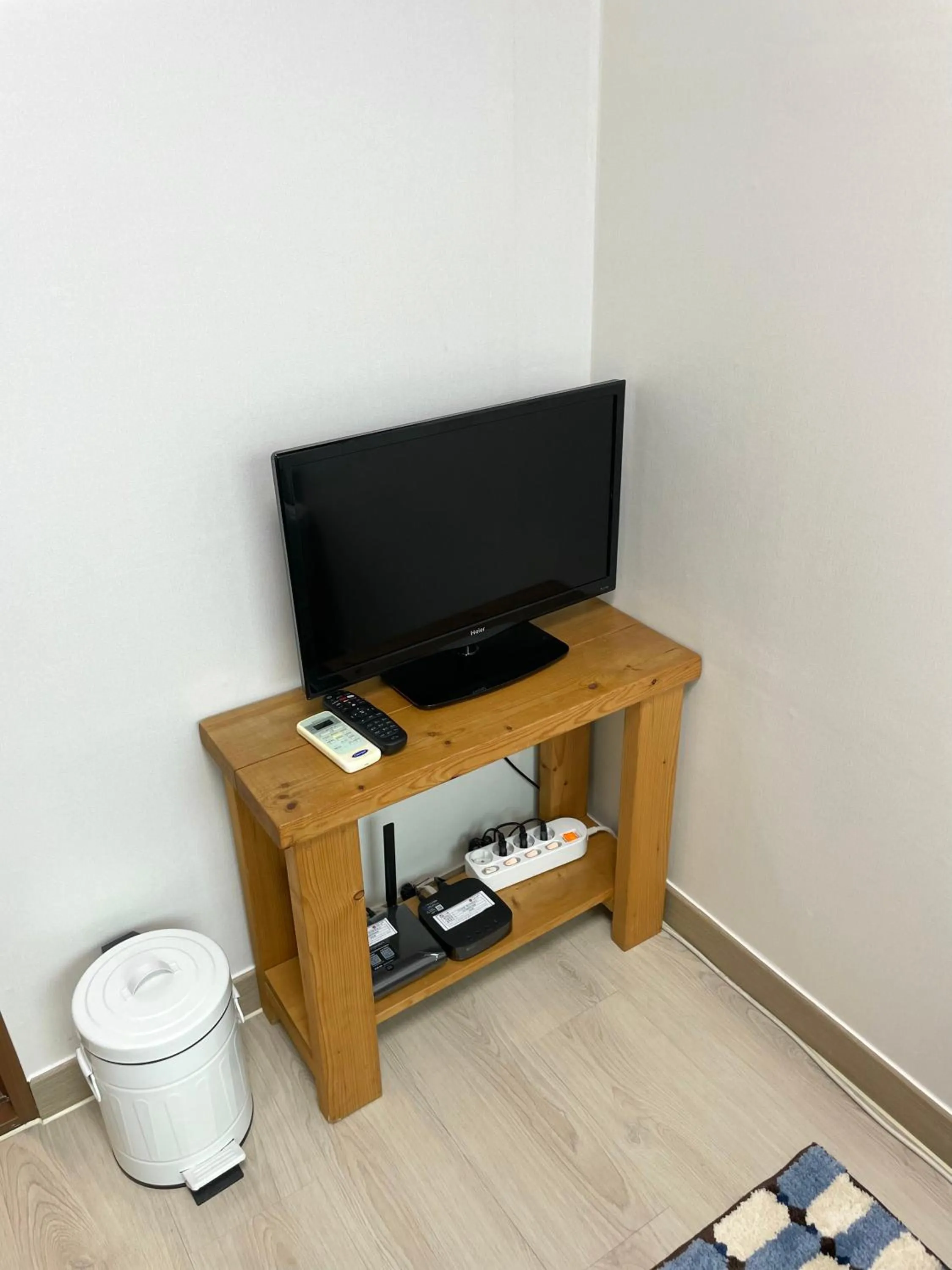TV and multimedia in Danaharu Guesthouse