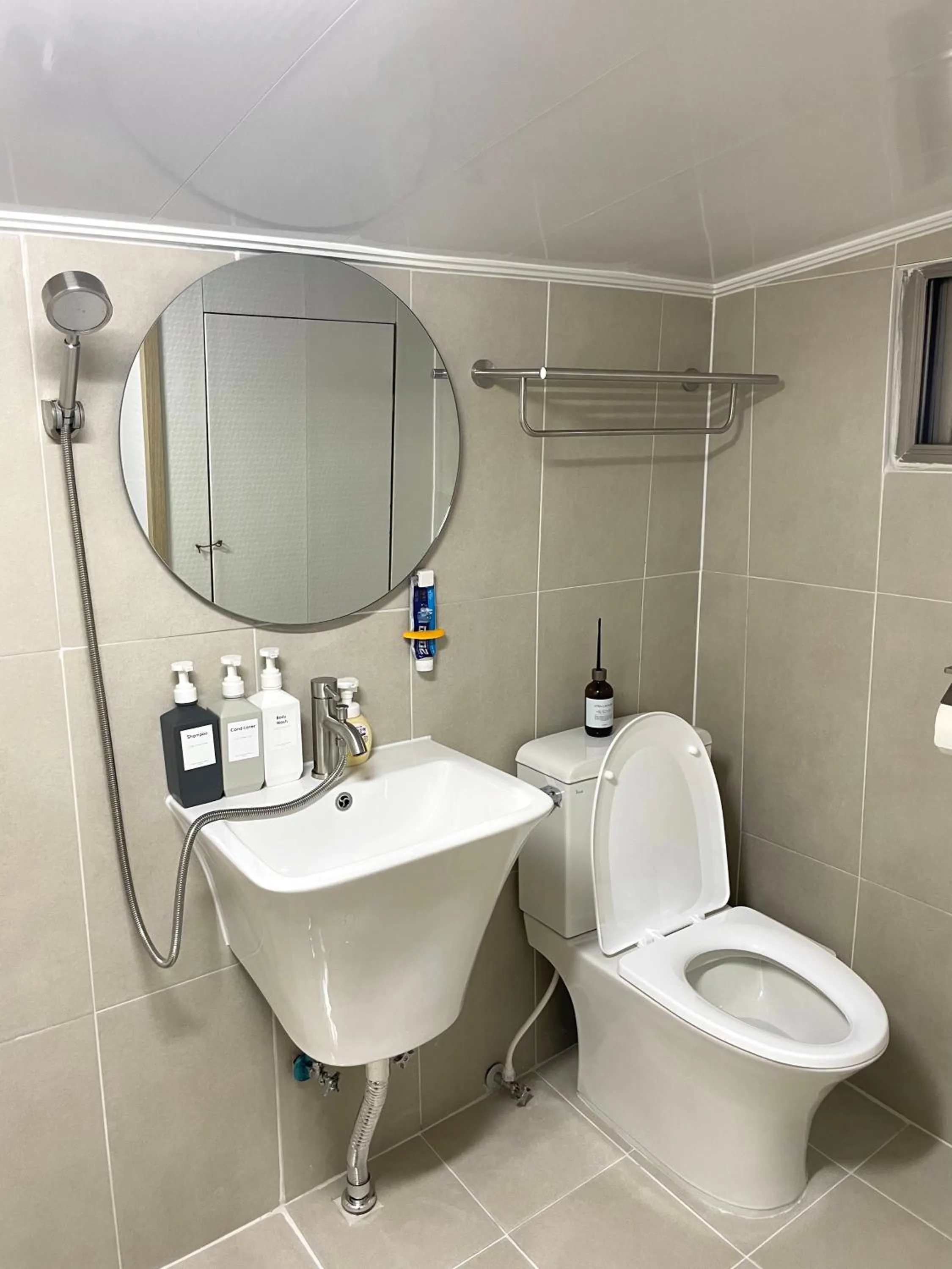 Toilet in Danaharu Guesthouse