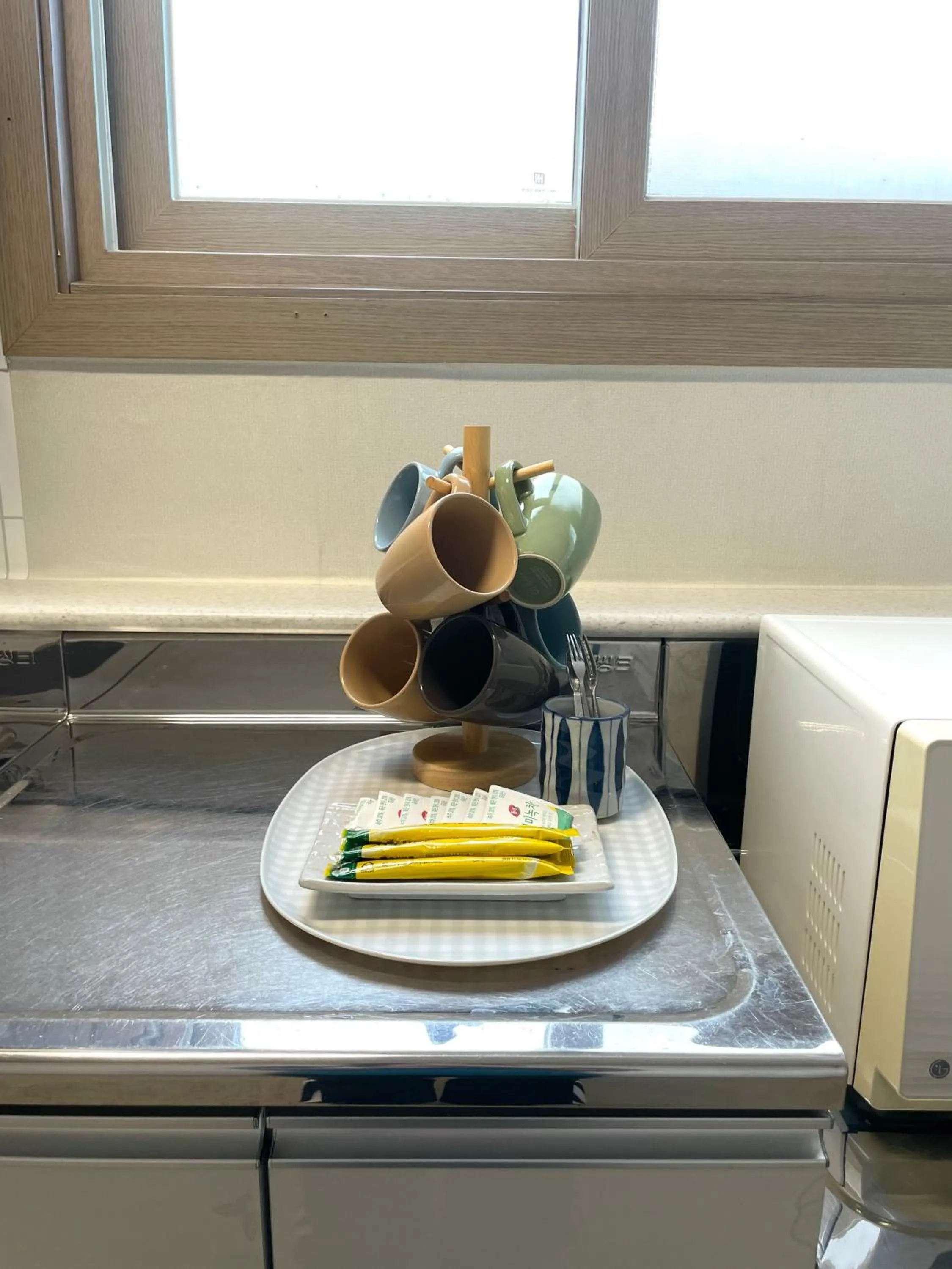 Communal kitchen in Danaharu Guesthouse
