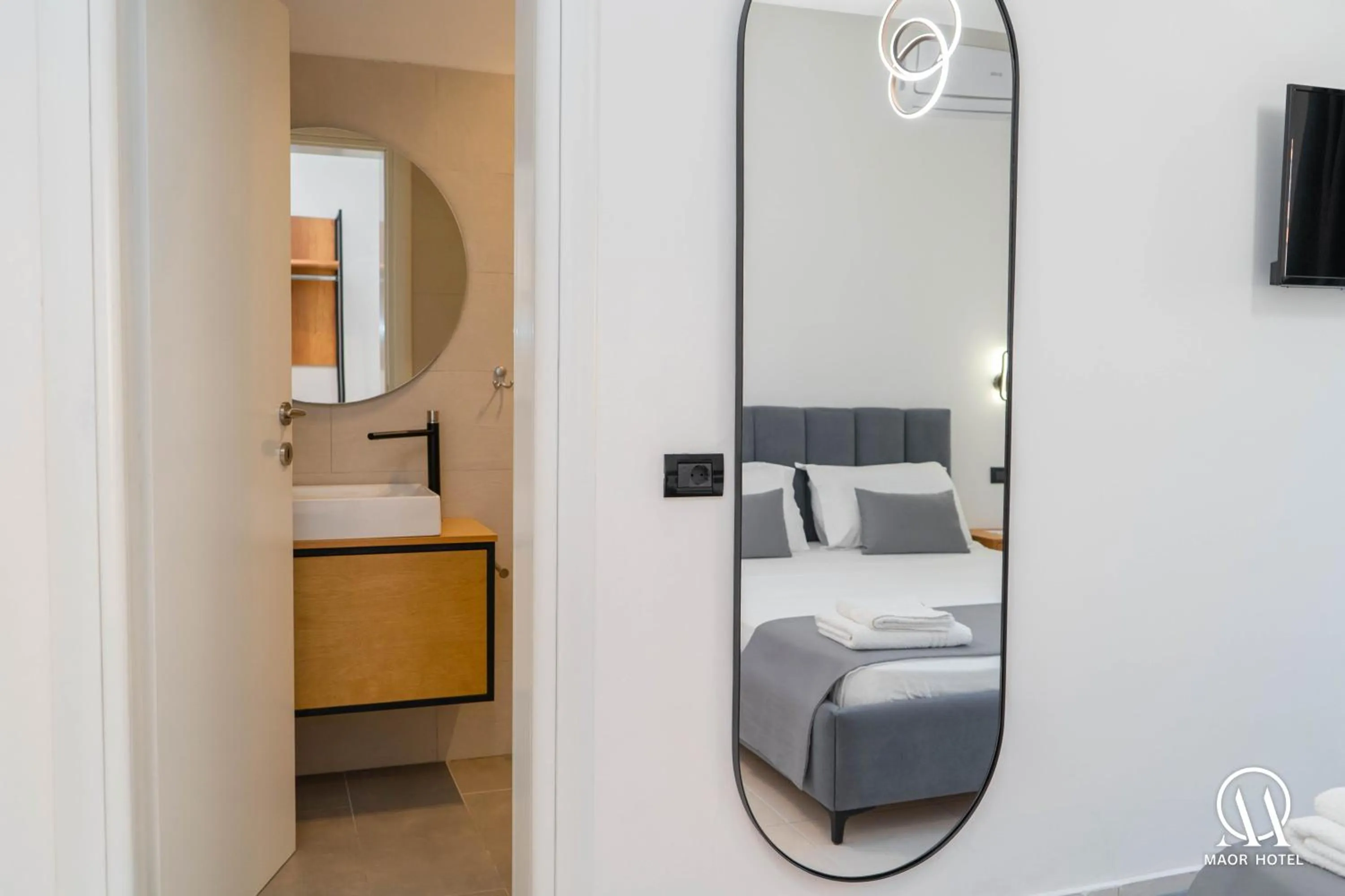 Photo of the whole room, Bed in Maor Hotel