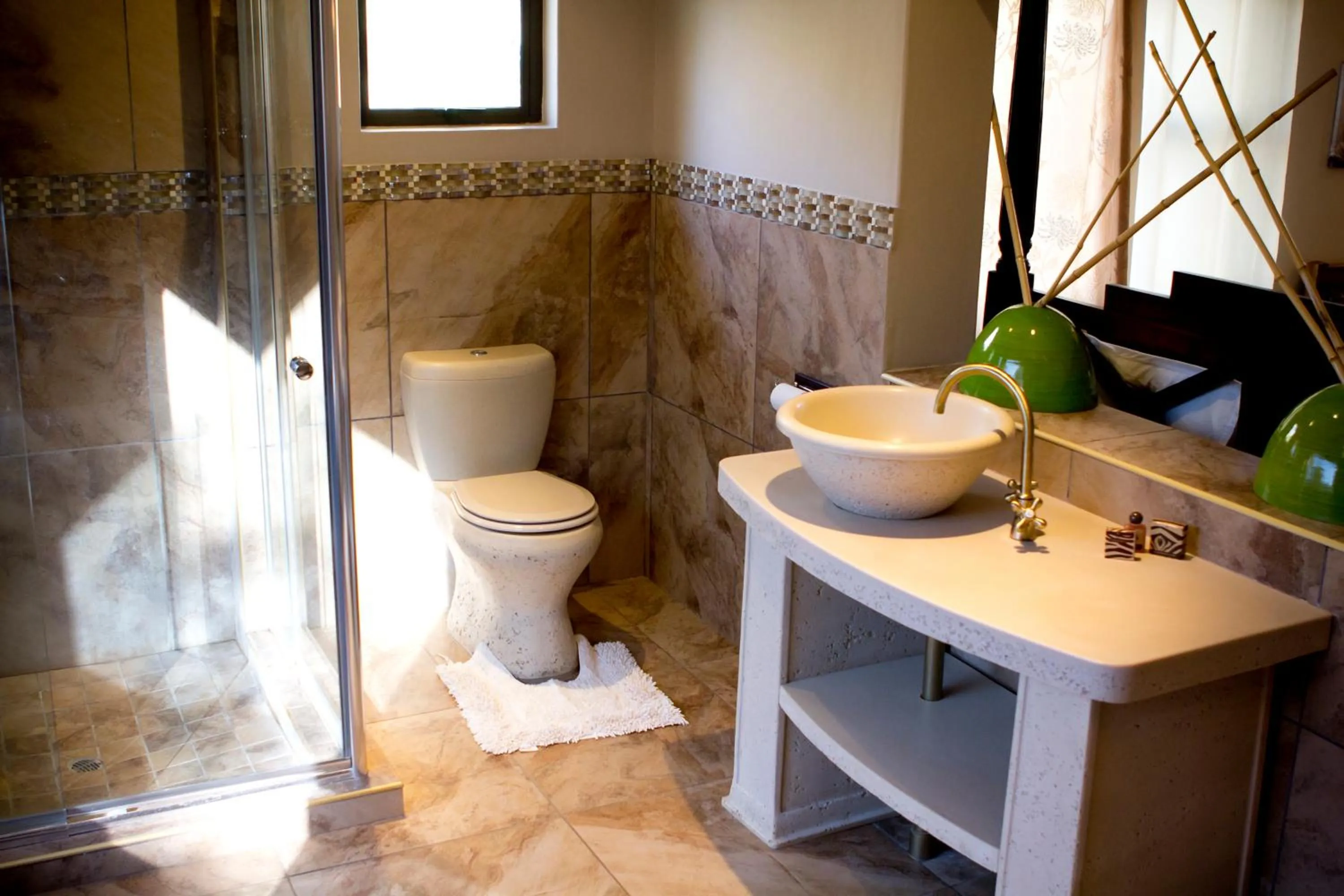 Shower in Villa Mexicana Guesthouse