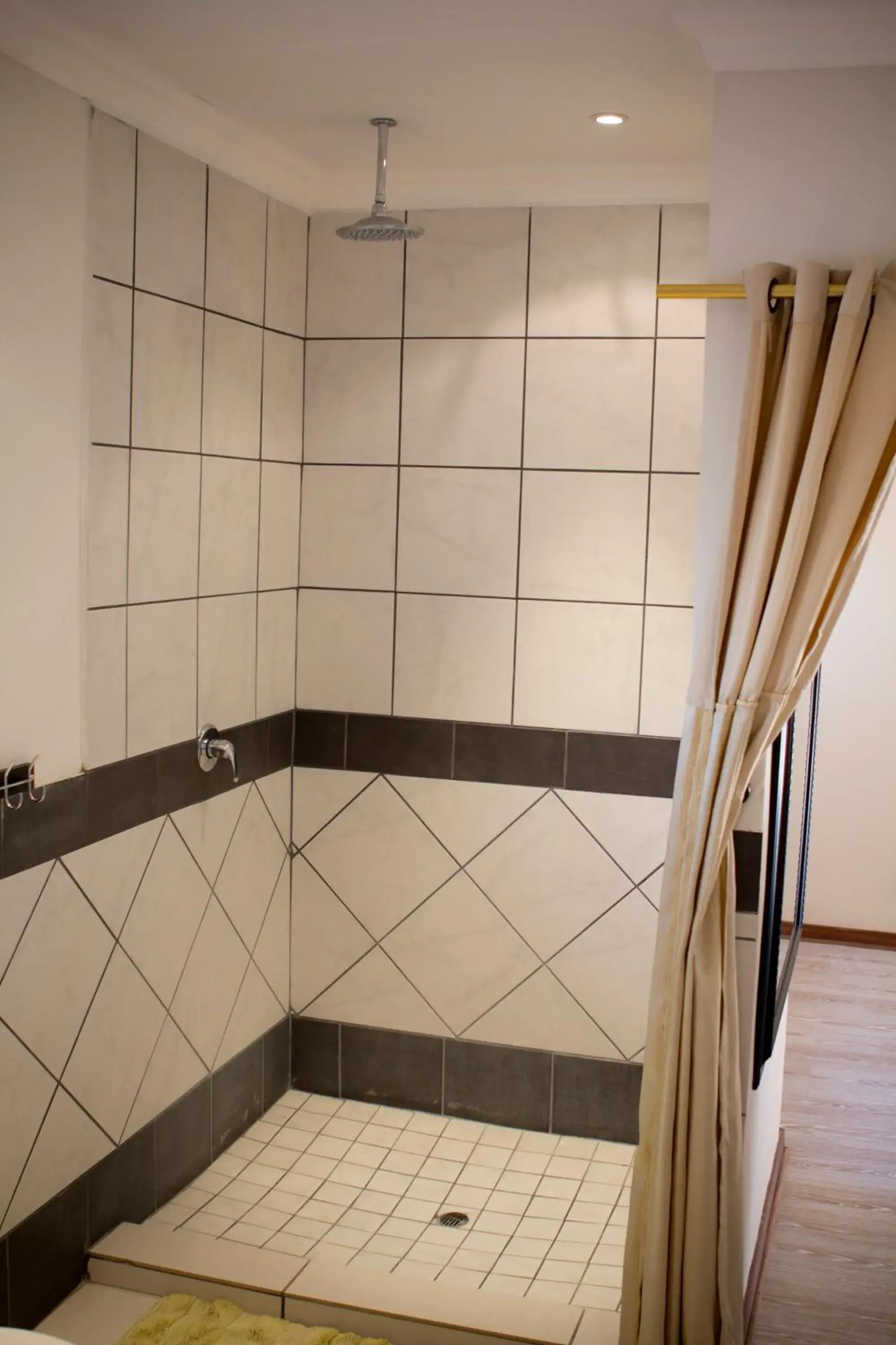 Shower in Villa Mexicana Guesthouse Shower in Villa Mexicana Guesthouse