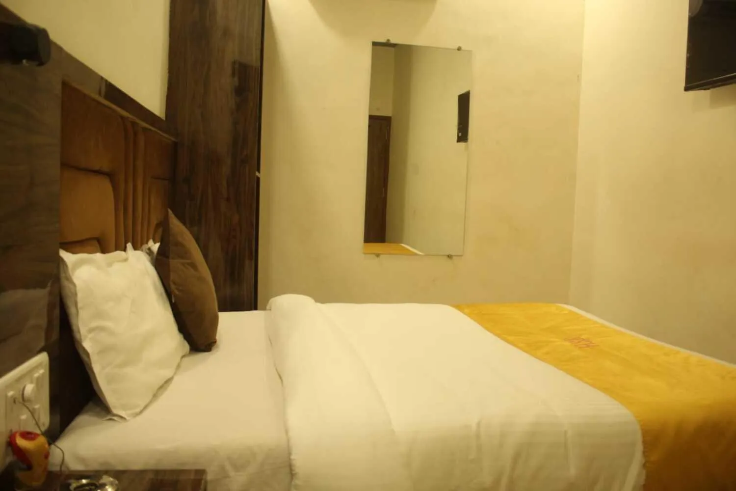 Bedroom, Bed in Hotel Siddharth Residency- Siddharth Nagar, Goregaon West