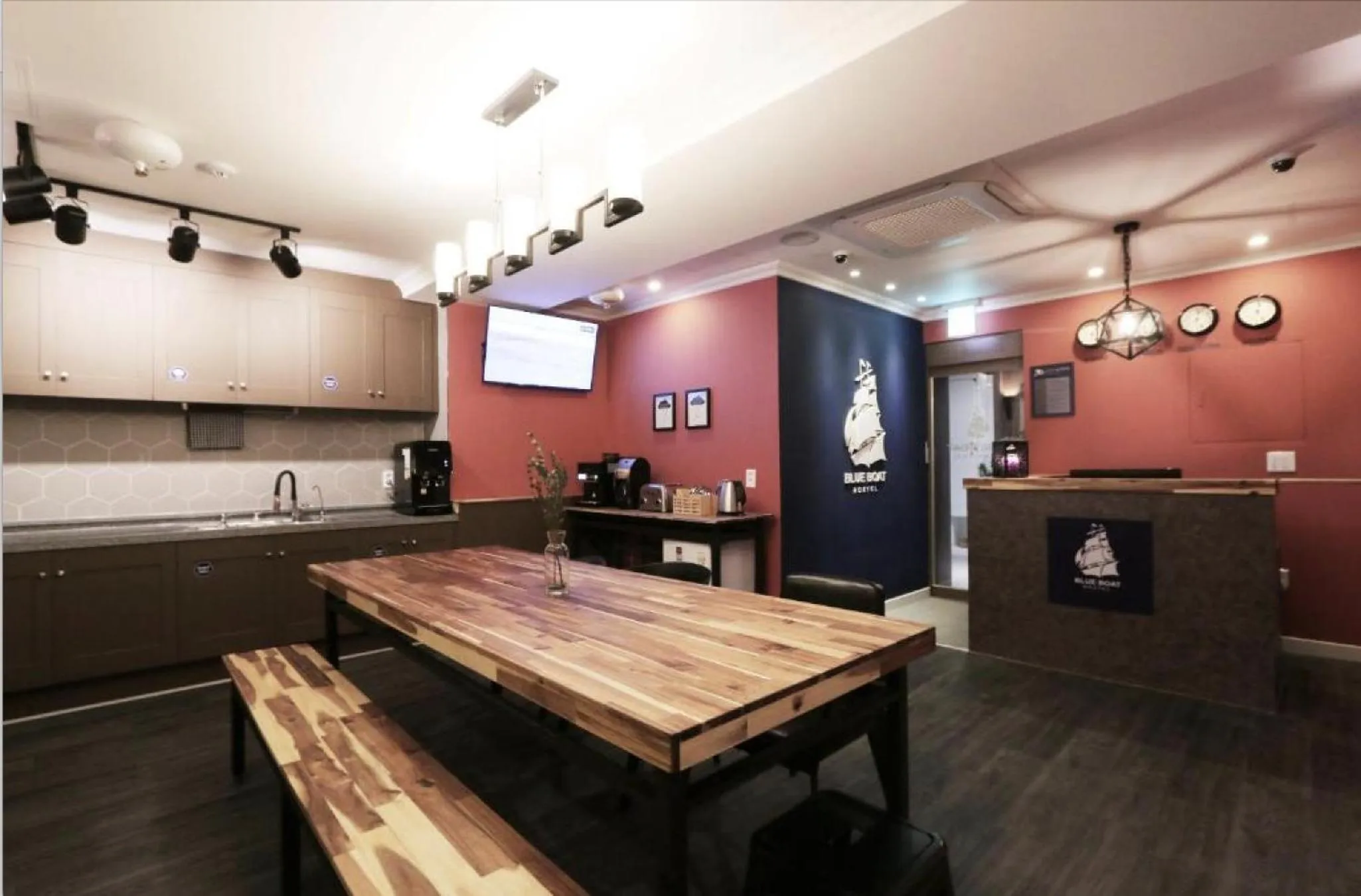 Dining area in Blueboat Hostel Jeonju