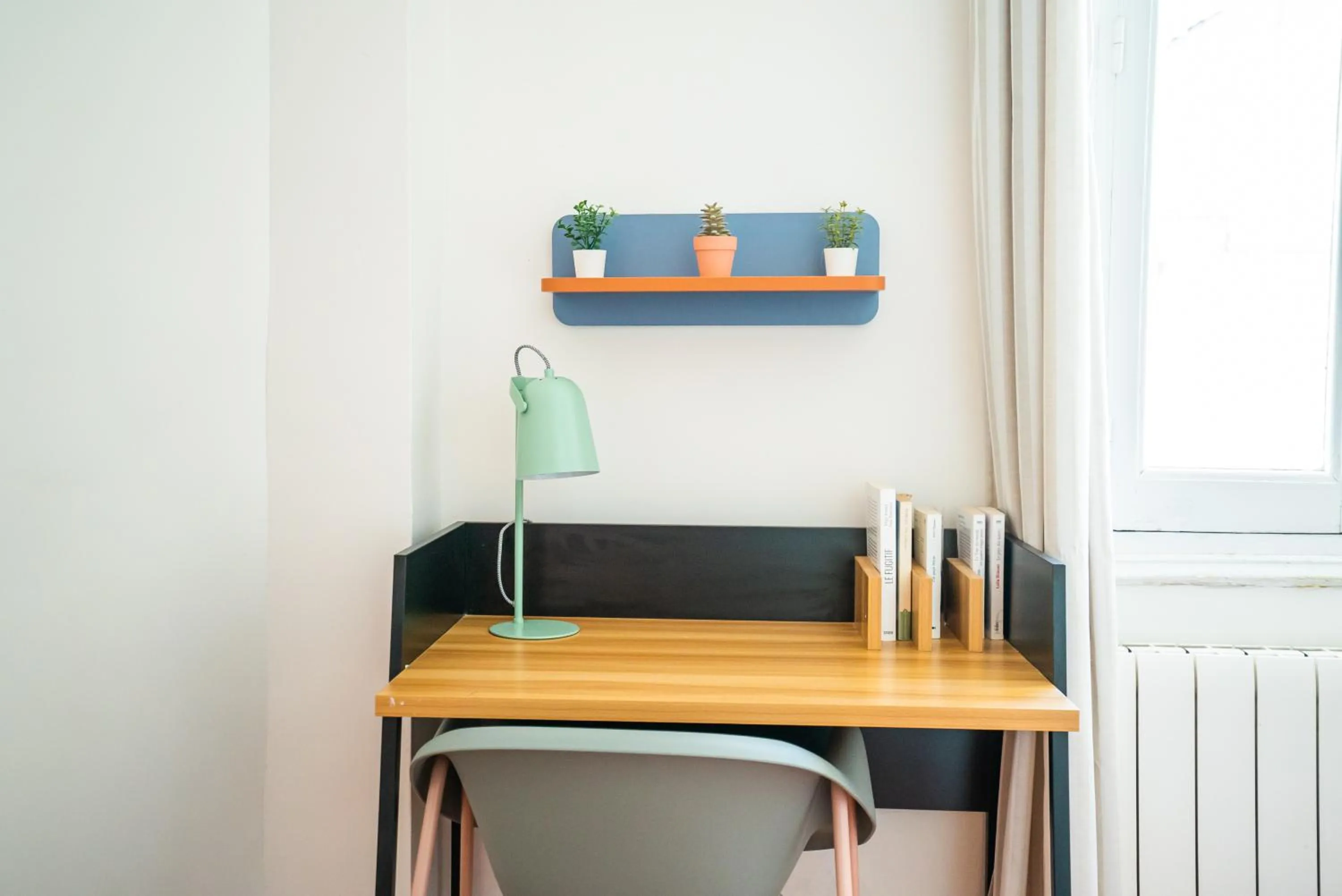 hair dresser in Live It Madrid Chamberi